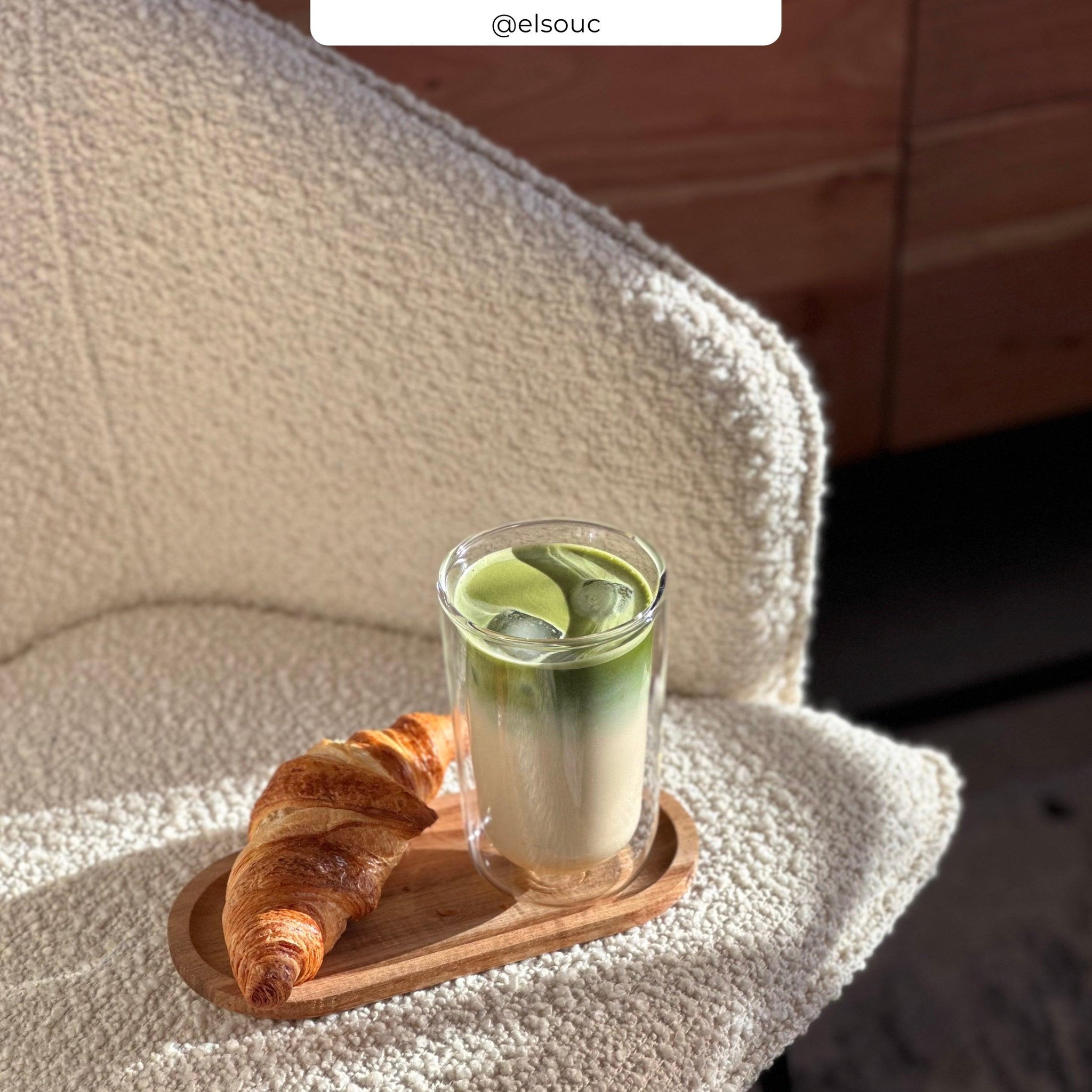 Voir la diapositive 5 : MAISON PAVANE Chaise effet laine bouclette blanche et pieds en métal-toscane