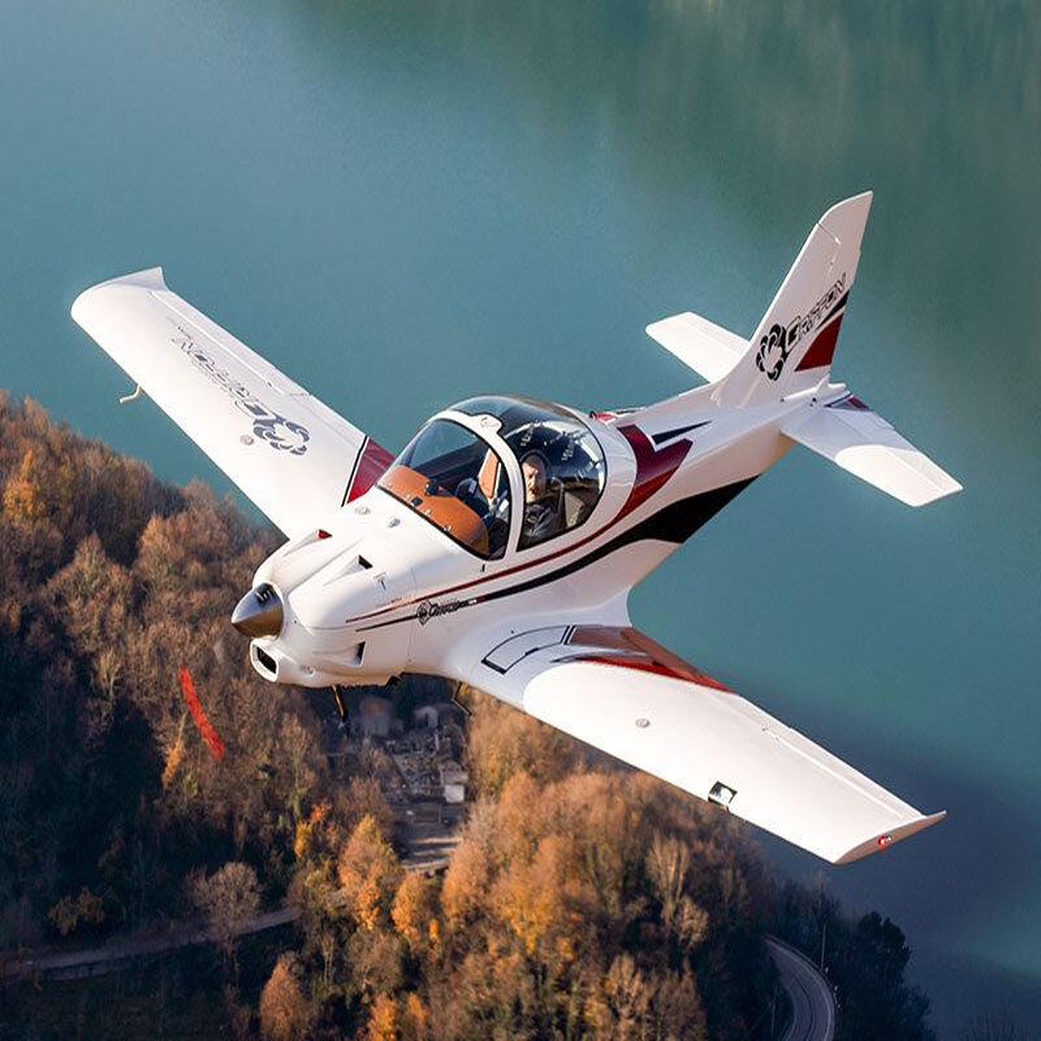 Voir la diapositive 3 : Smartbox Vol en avion biplace de 30 min en Île-de-France - Coffret Cadeau Sport & Aventure
