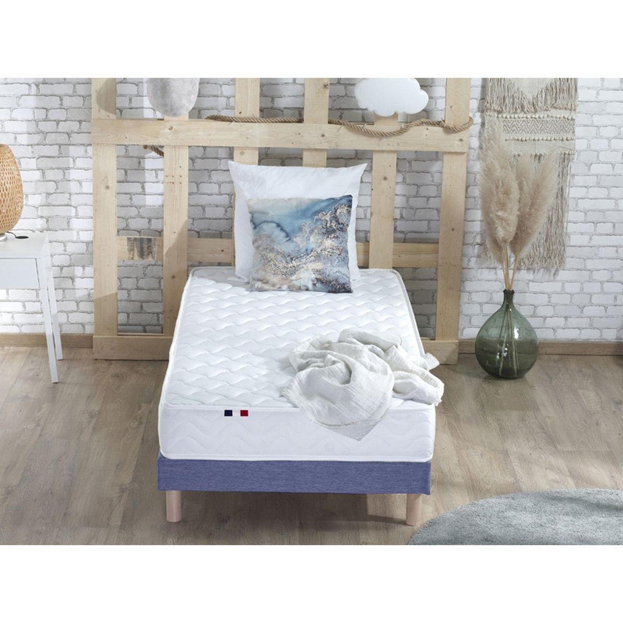 Voir la diapositive 3 : Matelas 100% Mousse ferme réversible  90 x 190 cm STRATUS
