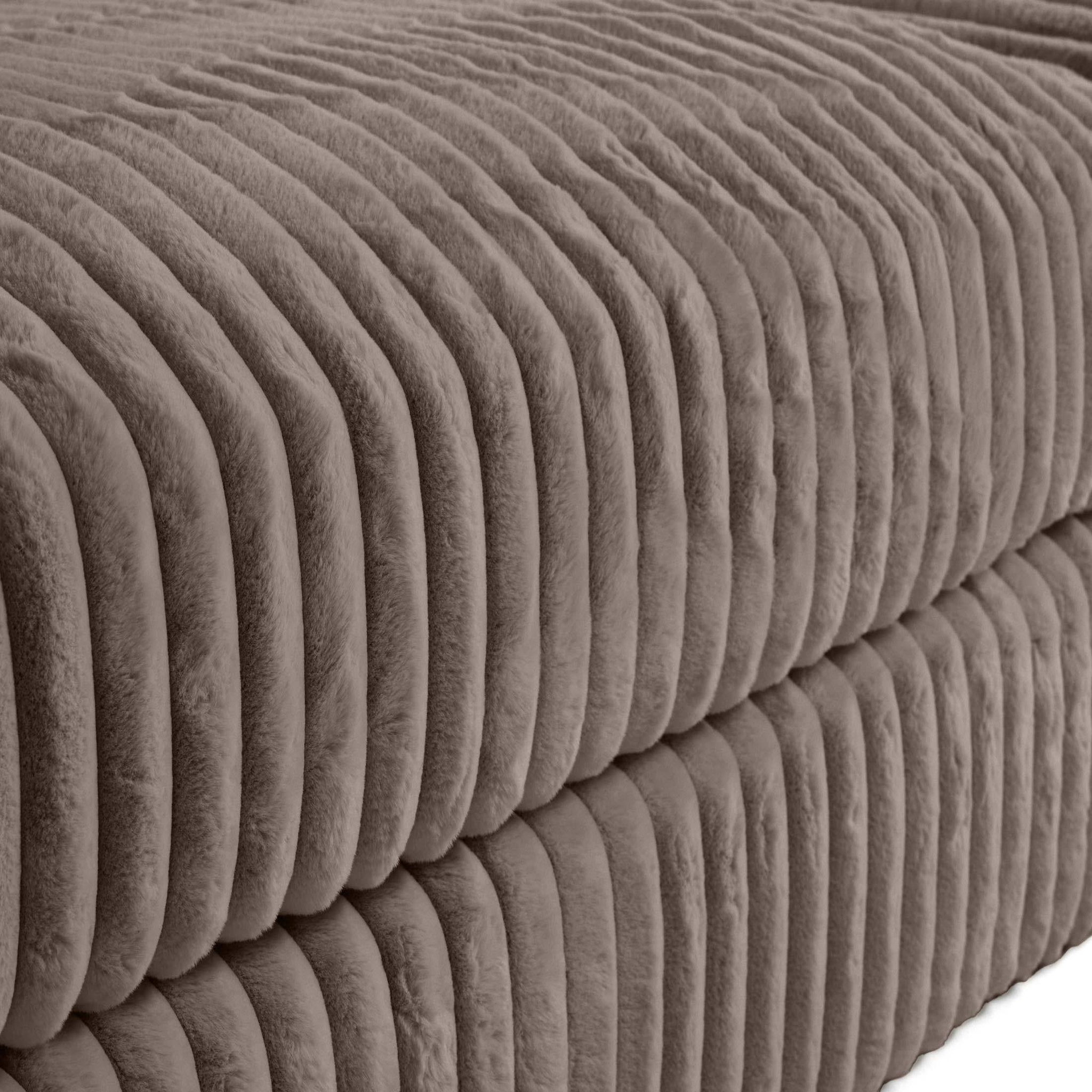 Voir la diapositive 4 : LISA DESIGN Jasper - canapé d'angle modulable 3 places - en fausse fourrure côtelée
