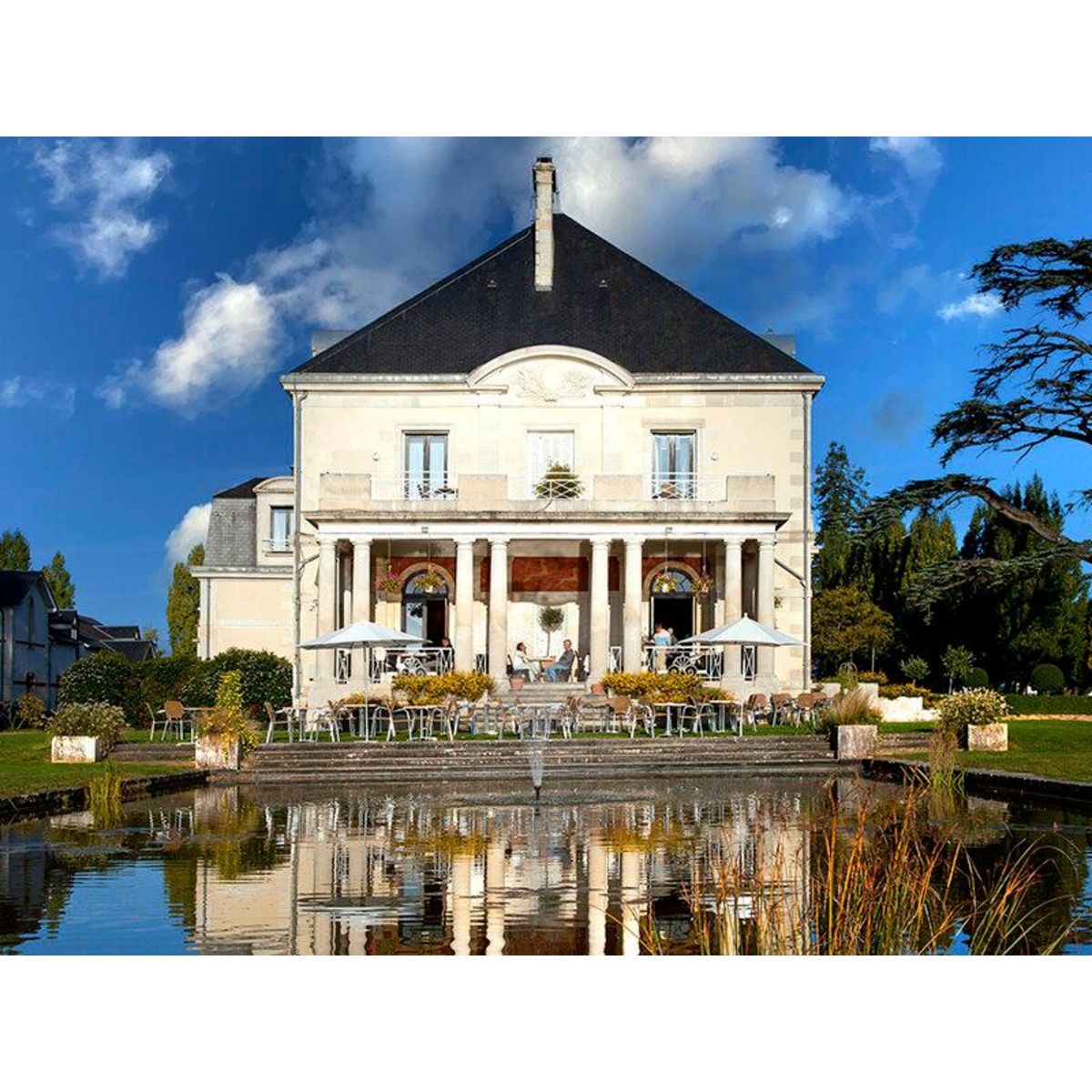 Smartbox 2 jours en famille dans un manoir près de Poitiers - Coffret Cadeau Séjour