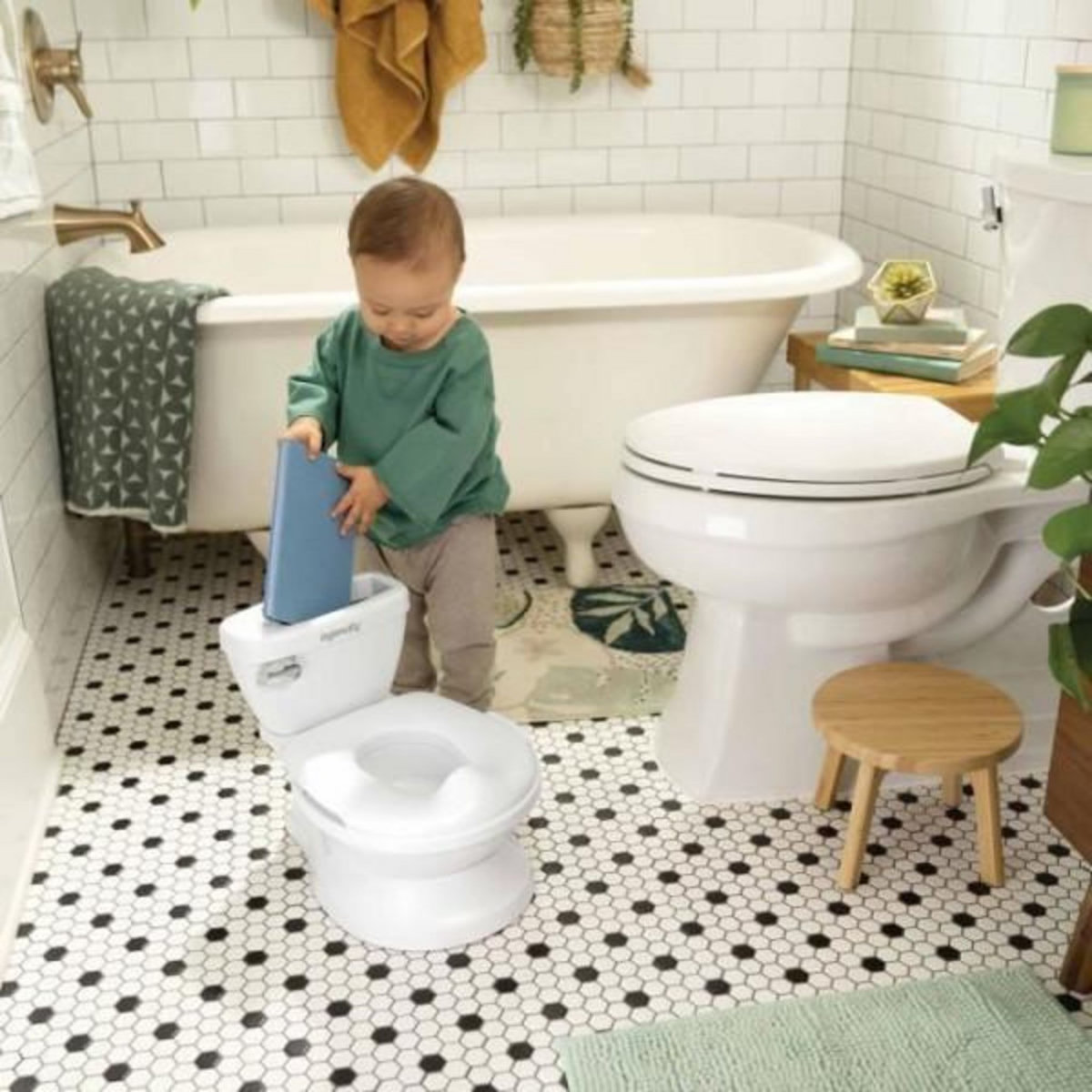 MARKET24 INGENUITY Mini Toilette enfant avec Réducteur de Toilette inclus, Chasse d'eau musicale et rangement lingette intégré blanc