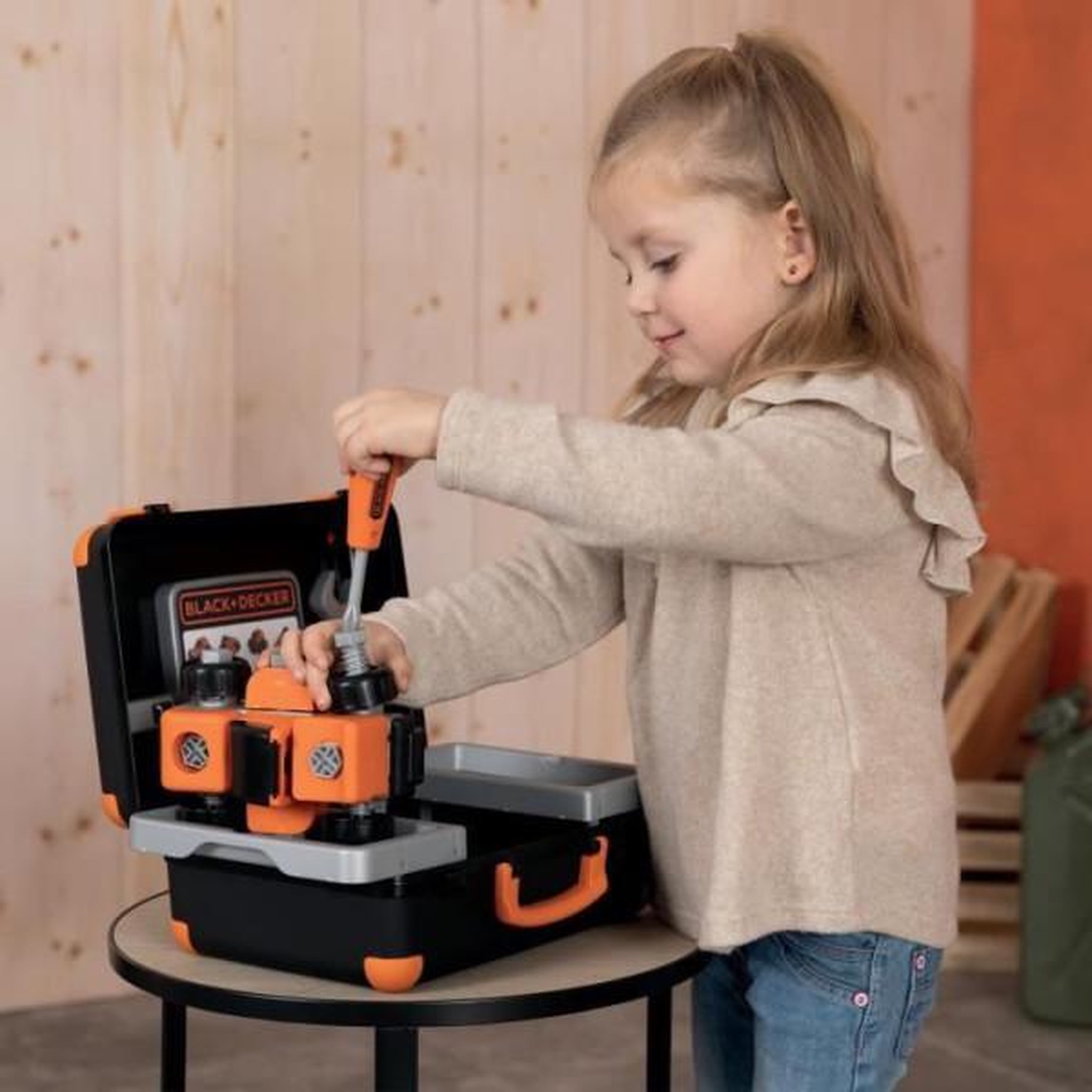 Voir la diapositive 4 : SMOBY B+D BRICOLO BOX