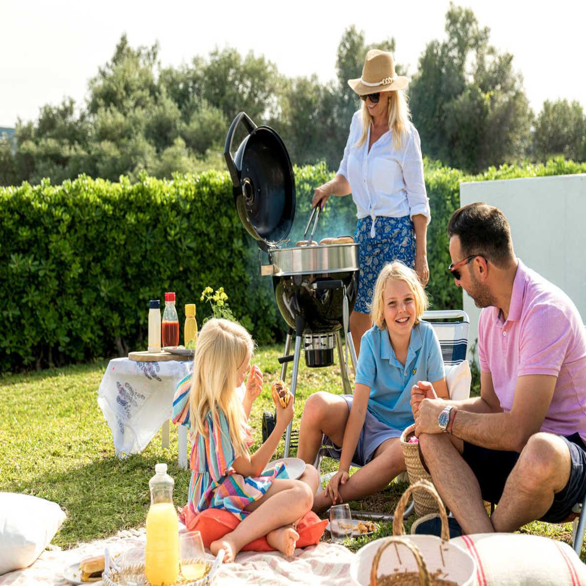 Voir la diapositive 6 : NAPOLEON Barbecue charbon kettle pro  noir sur pieds 47cm