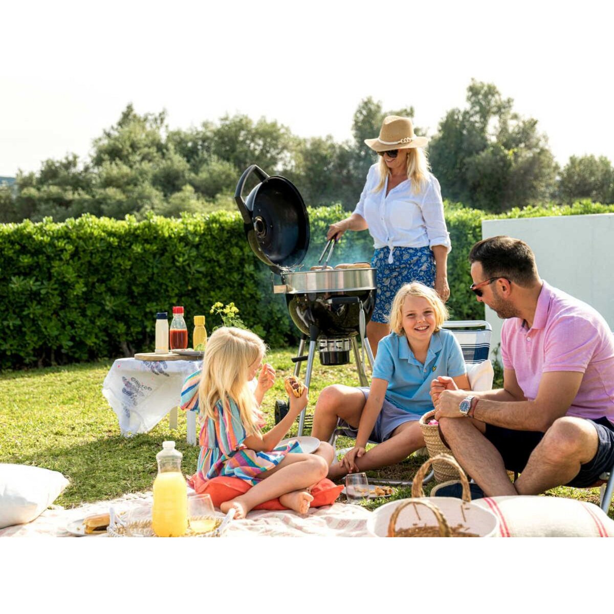 NAPOLEON Barbecue charbon Kettle PRO  noir sur pieds 47cm