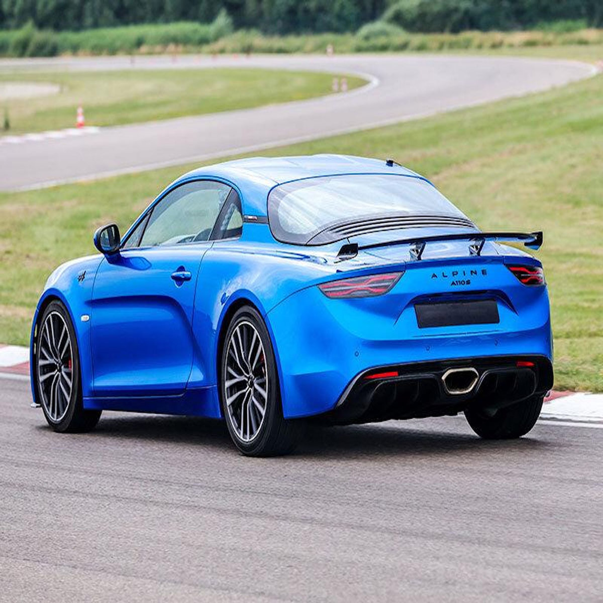 Smartbox Stage de pilotage : 2 tours sur le circuit de Saint-Laurent-de-Mure en Alpine A110 S - Coffret Cadeau Sport & Aventure