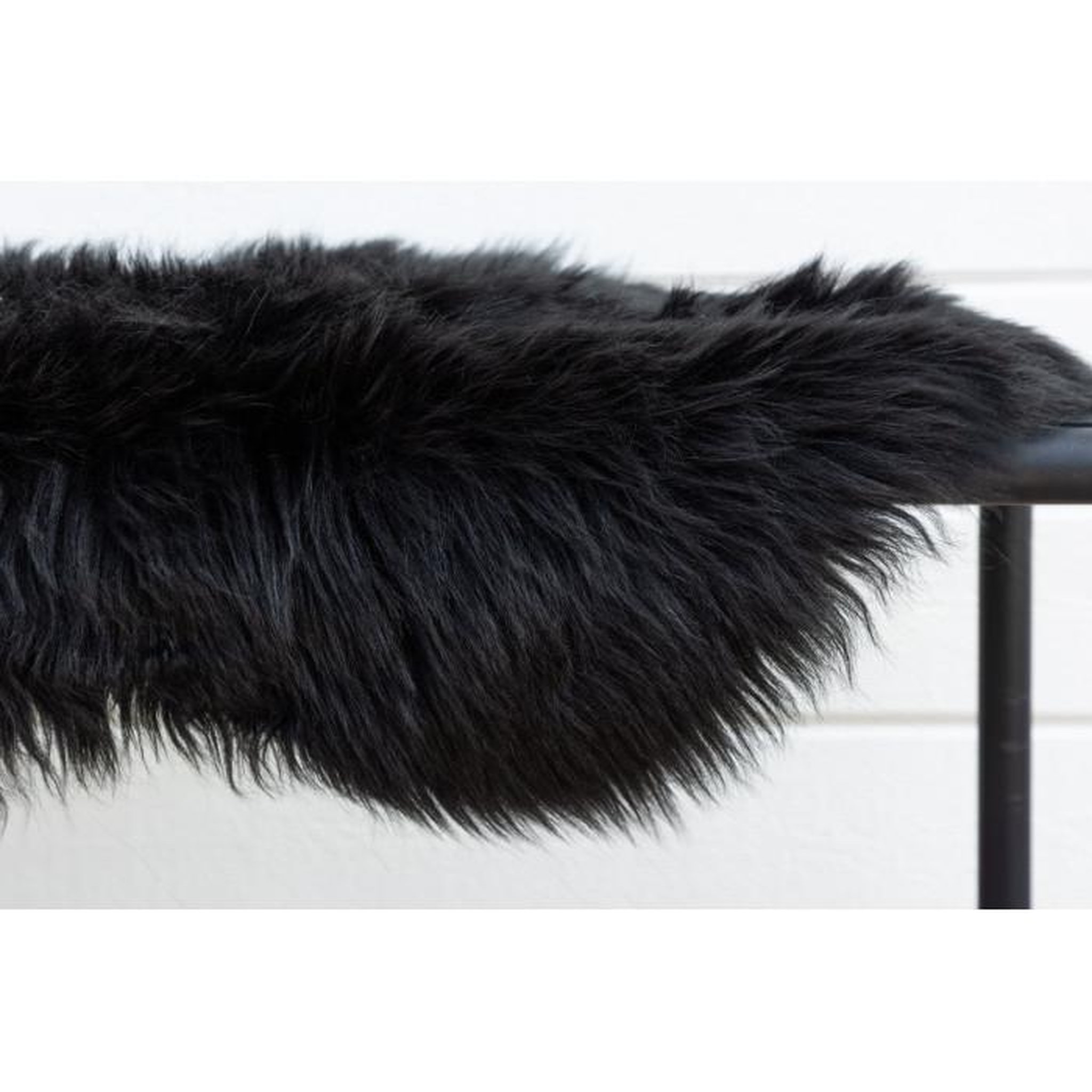 Voir la diapositive 3 : Paris Prix Tapis Imitation Fourrure  Katy  55x180cm Noir