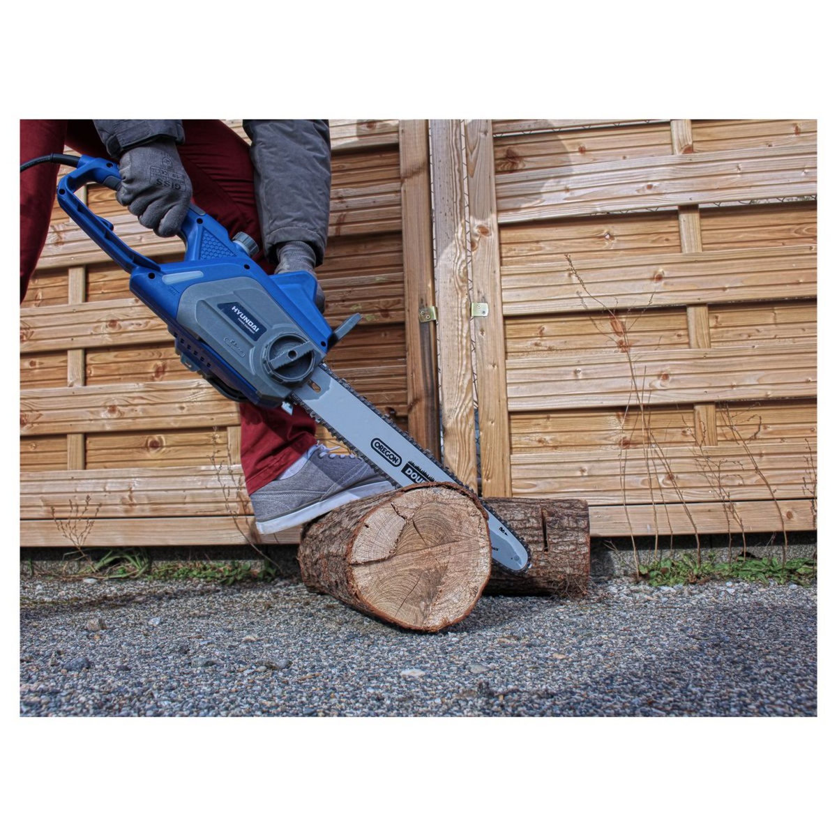 HYUNDAI Tronçonneuse électrique 2200 W 40.6 cm - Guide et chaîne Oregon