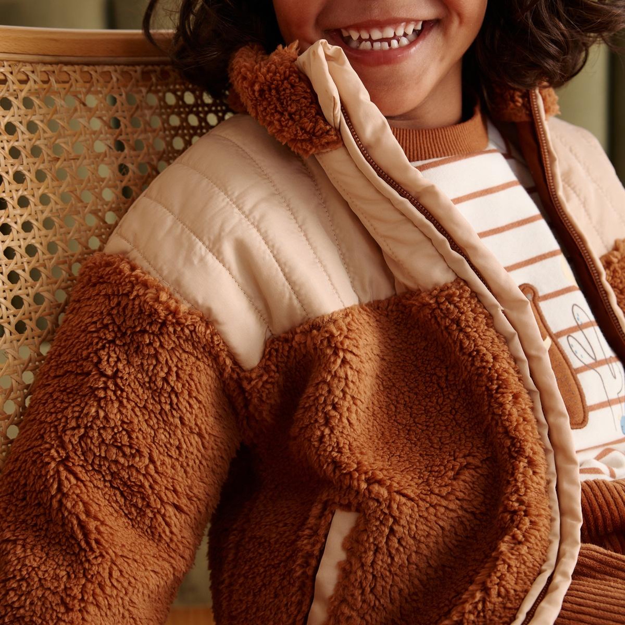 Voir la diapositive 4 : PETIT BEGUIN Veste enfant en sherpa moka