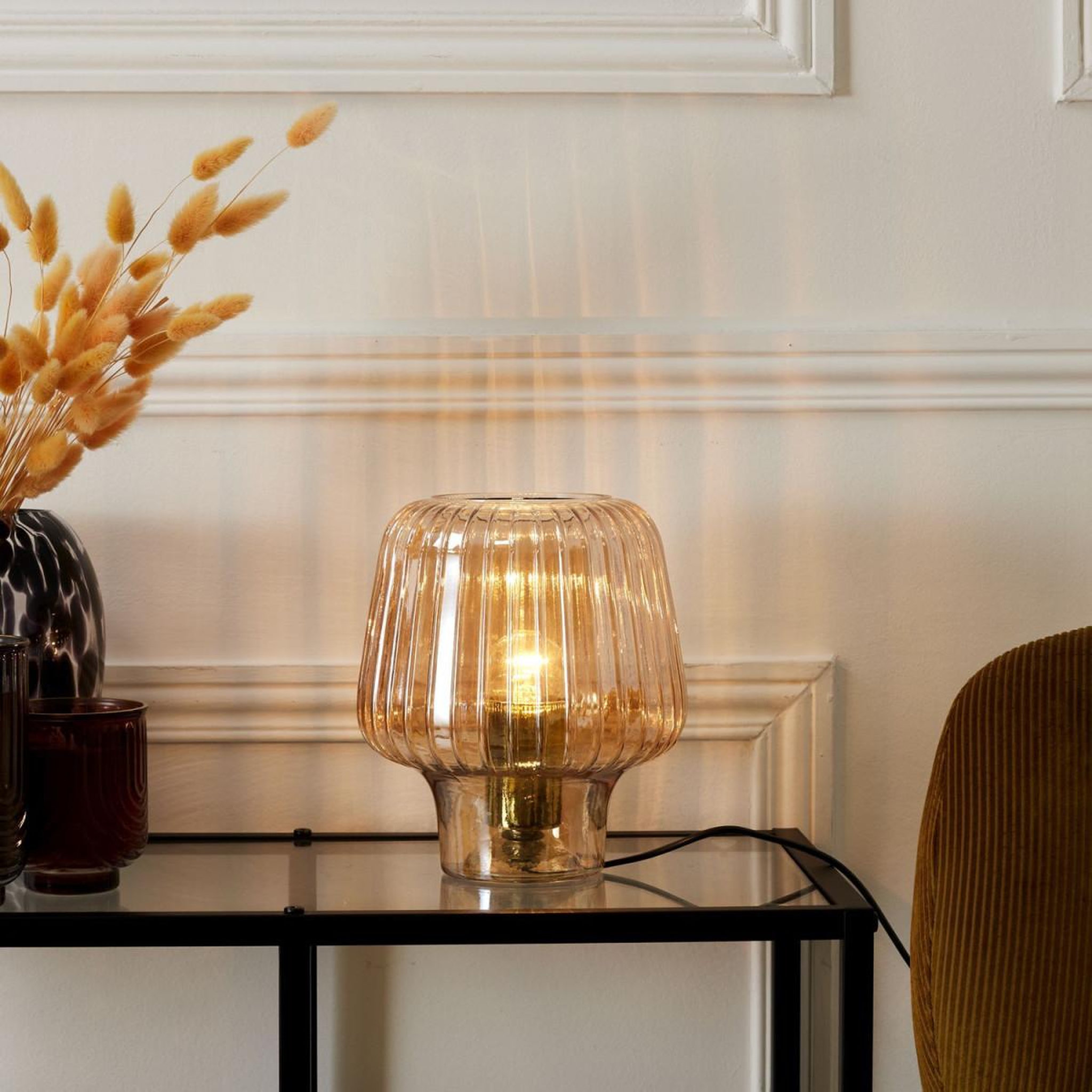 Voir la diapositive 4 : The Home Deco Factory Lampe à poser verre fumé  champignon  21cm ambre