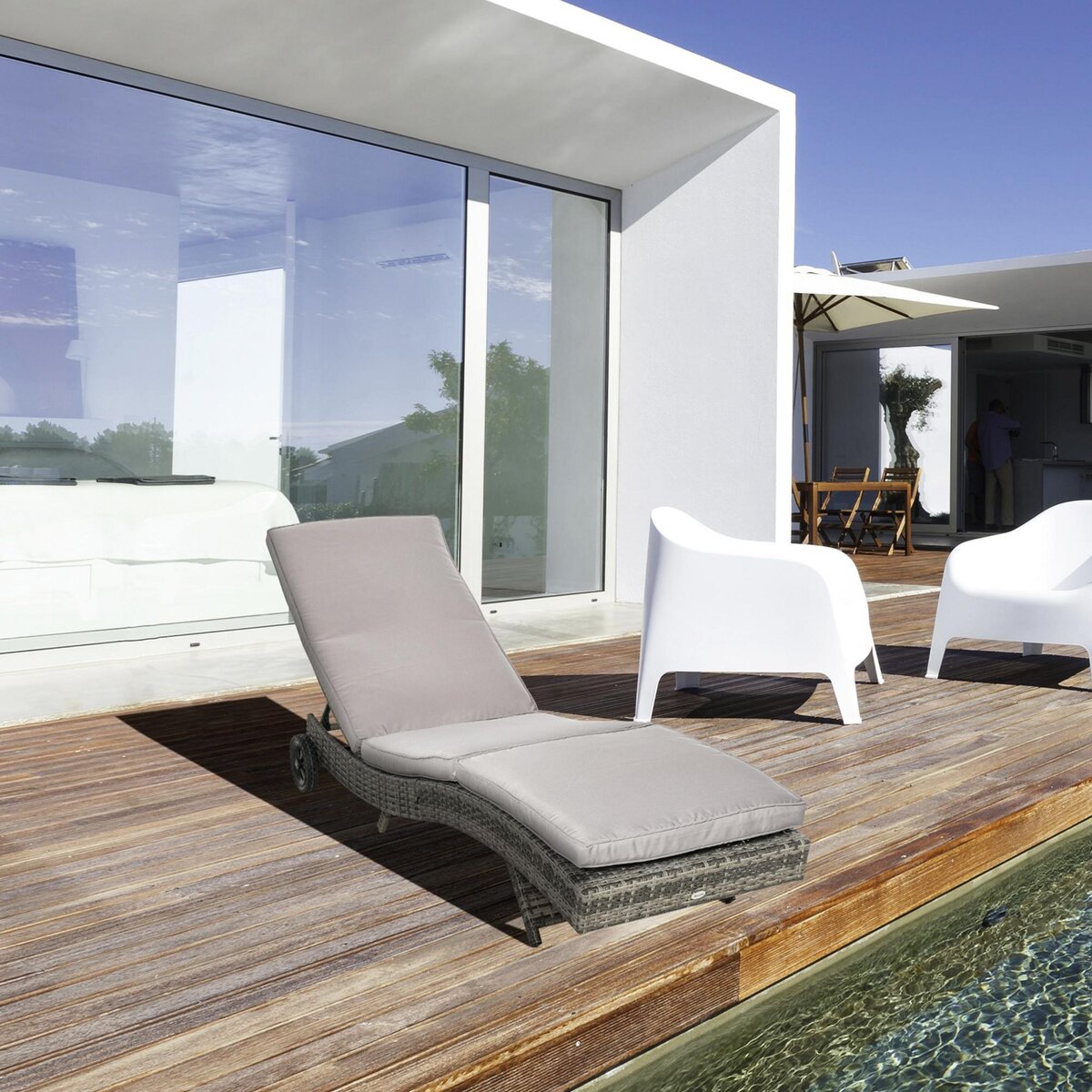 OUTSUNNY Bain de soleil transat grand confort - dossier inclinable 5 positions roulettes - matelas déhoussable inclus - résine tressée grise