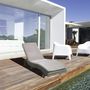 Voir la diapositive 2 : OUTSUNNY Bain de soleil transat grand confort - dossier inclinable 5 positions roulettes - matelas déhoussable inclus - résine tressée grise