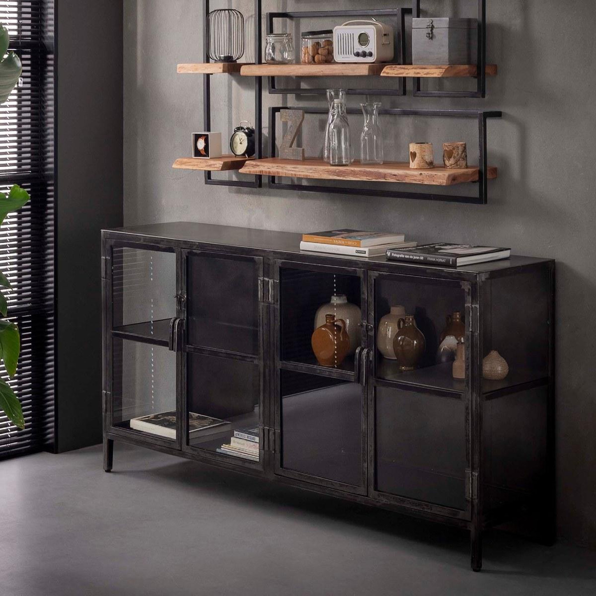 Voir la diapositive 2 : JLC KREATION Buffet bas industriel 180 en métal avec portes vitrées IRON