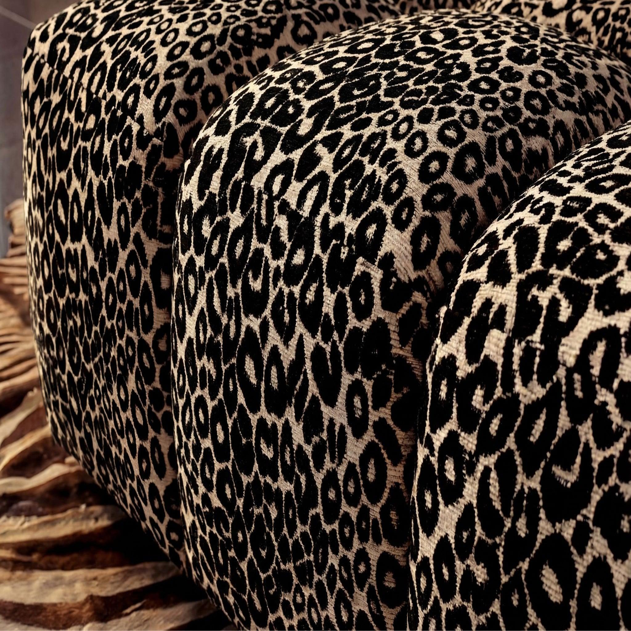 Voir la diapositive 4 : CASANOVA PARIS Alexia - pouf en tissu imprimé animalier 120x60x40