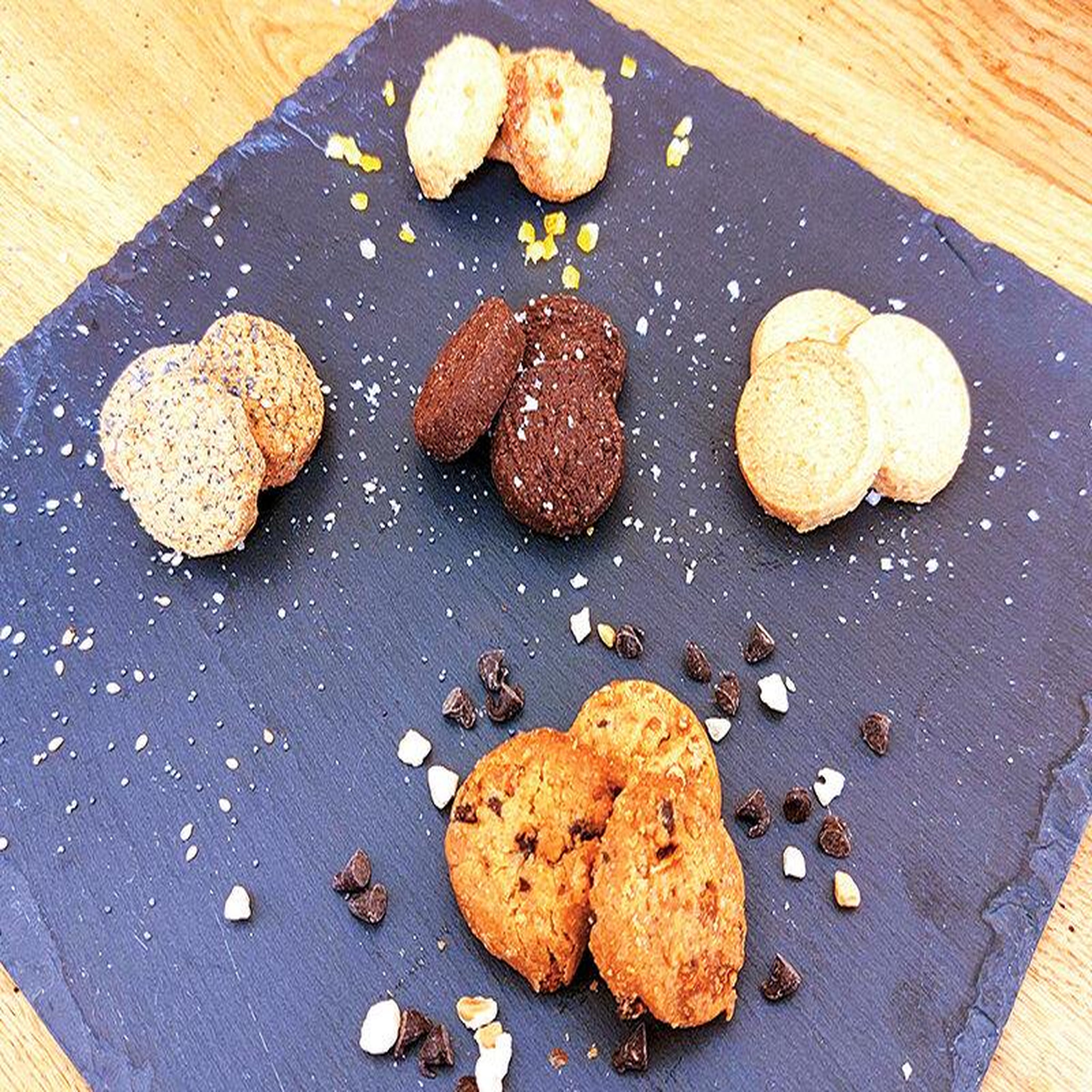Voir la diapositive 3 : Smartbox Coffret gourmand avec déclinaison de sablés à recevoir à la maison - coffret cadeau gastronomie