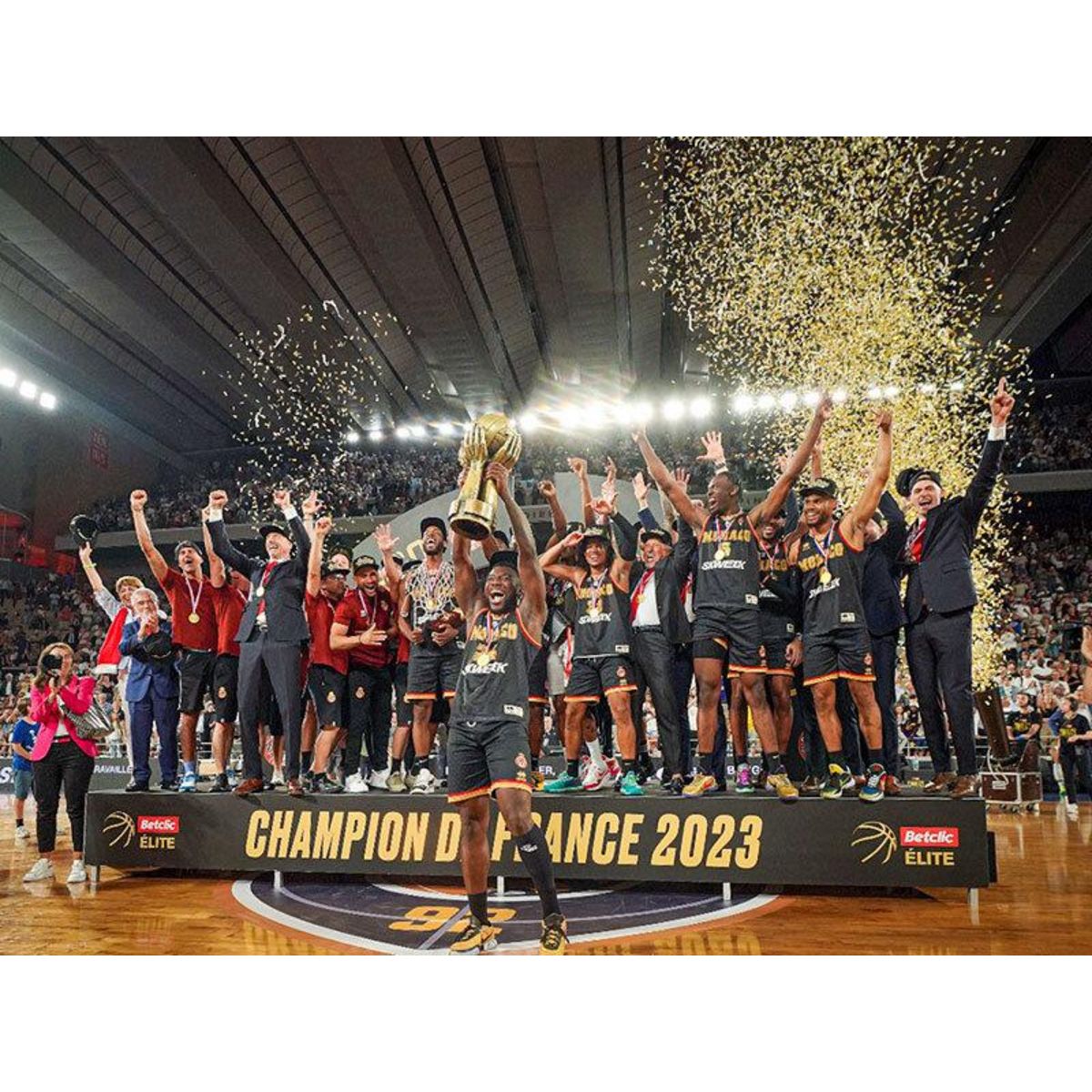 Smartbox 2 accès VIP en lounge pour un match de l'AS Monaco Basketball avec cocktail dînatoire - Coffret Cadeau Sport & Aventure