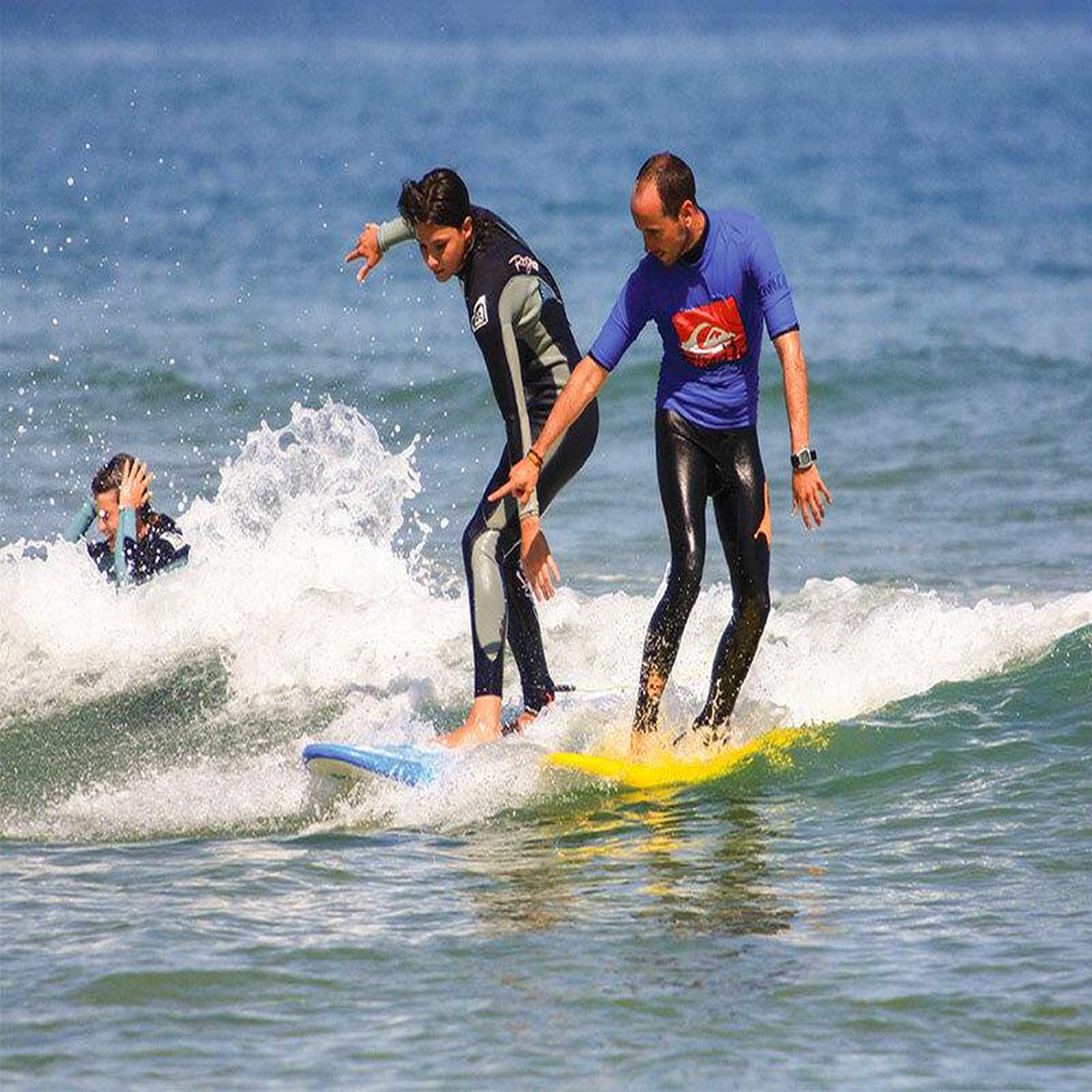Voir la diapositive 2 : Smartbox Séjour de 3 jours avec cours de surf en espagne - coffret cadeau séjour