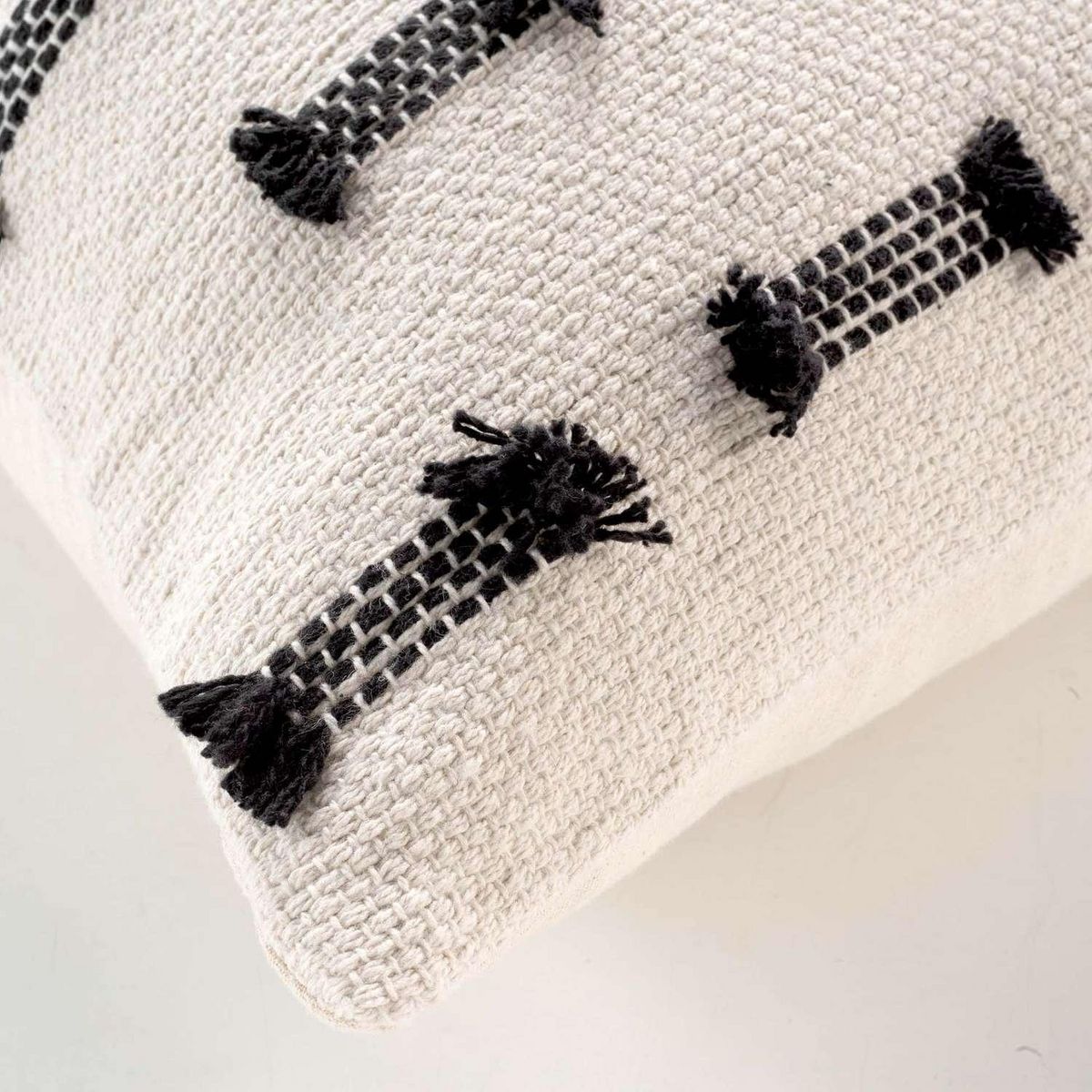 Douceur d'Intérieur Coussin déhoussable BRINY - Coton tissé uni et fils coupés - 40 x 40 cm - Ecru