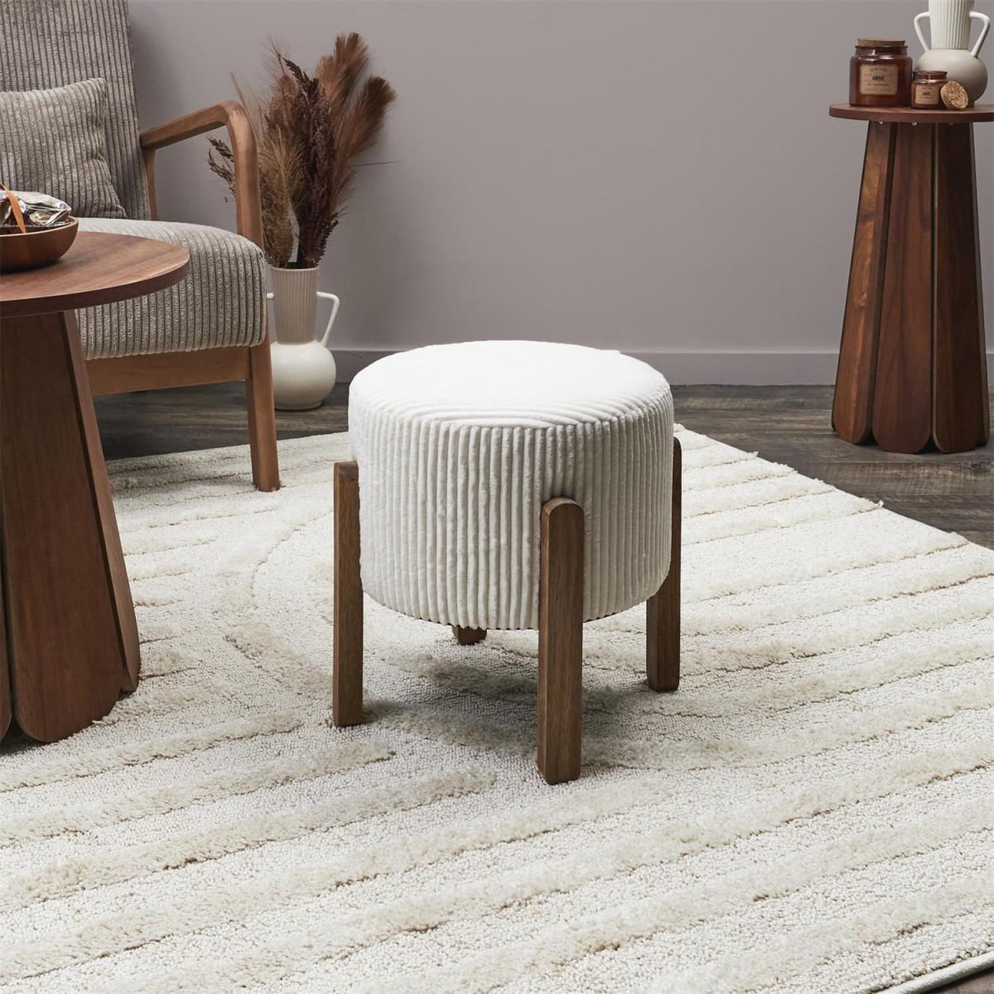Voir la diapositive 3 : The Home Deco Factory Tabouret côtelé rond  scott  35cm beige