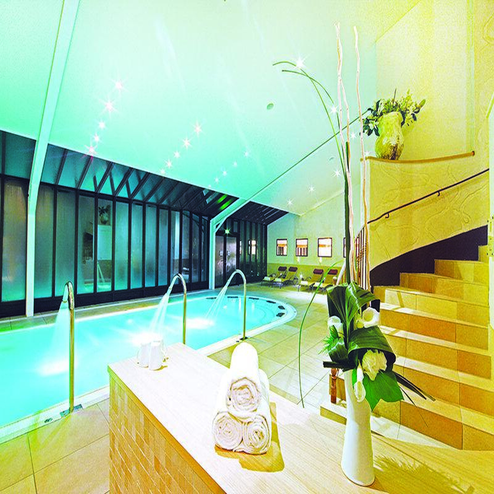 Voir la diapositive 2 : Smartbox 1 nuit en château 4 étoiles avec spa près de mâcon - coffret cadeau séjour