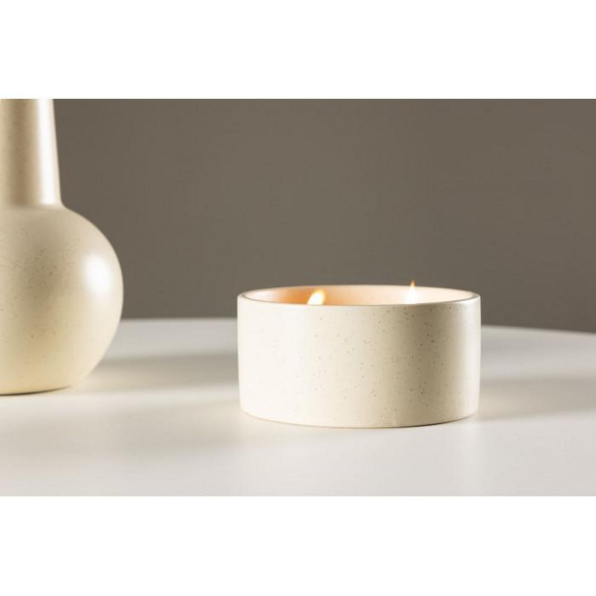 Paris Prix Bougie Parfumée Fraîcheur Marine  Douglas  750g Beige & Noir