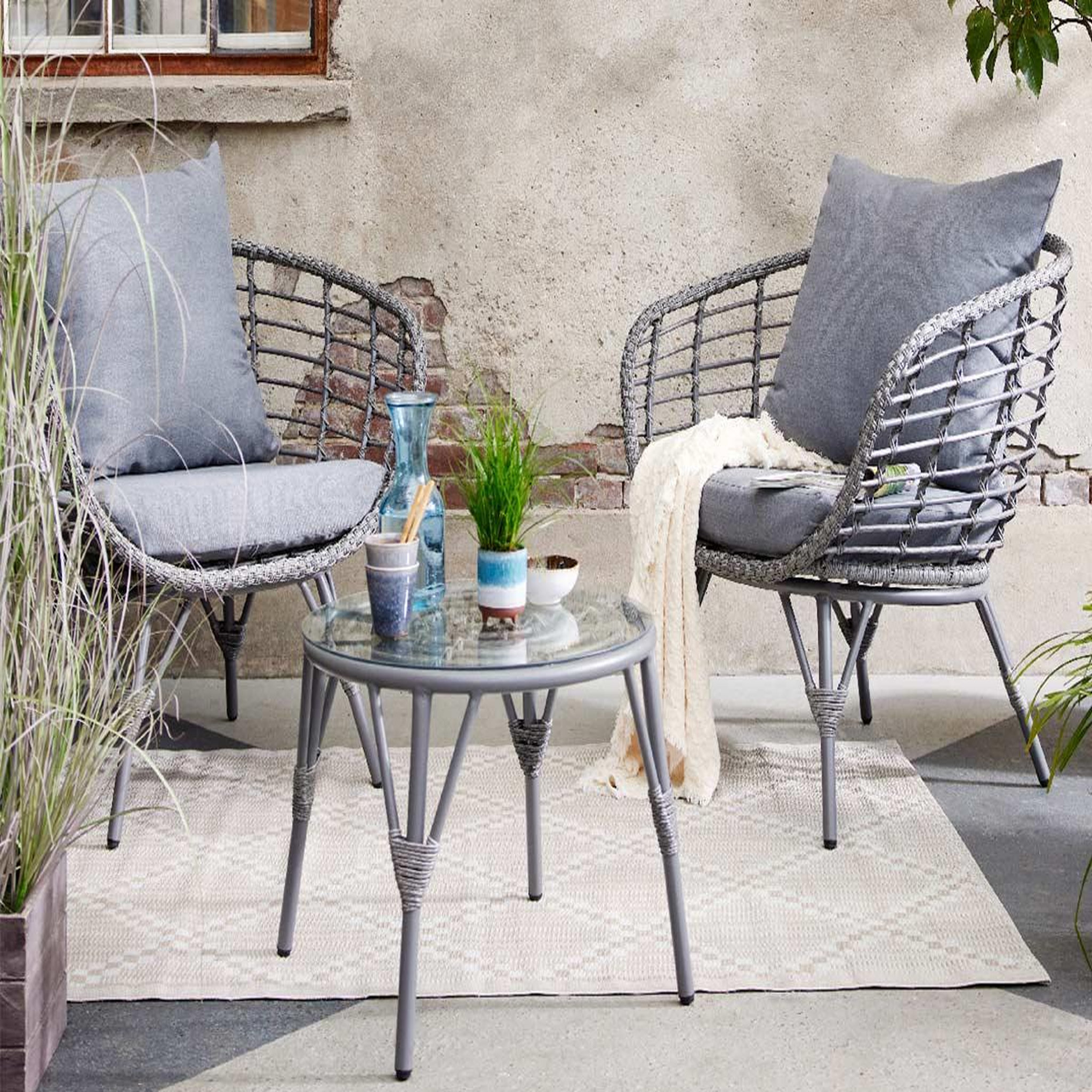 Voir la diapositive 2 : JARDIDECO Salon de jardin en résine tressée gris evora - 2 places