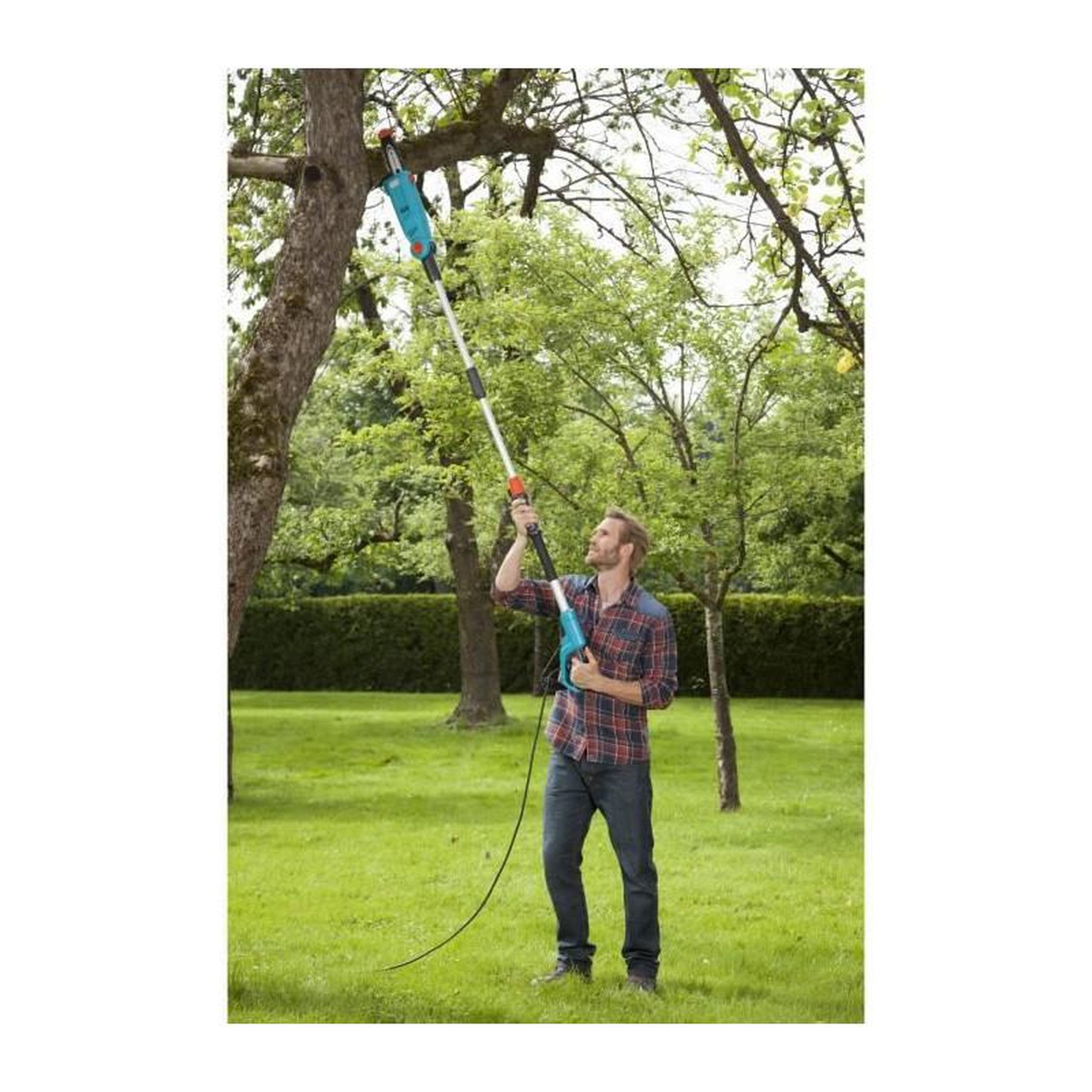 Voir la diapositive 2 : Gardena GARDENA Elagueuse sur perche TCS 720/20 - 720W - Longueur guide chaine 20cm - Tete inclinable - Manche telescopique 4.4m - 8868-
