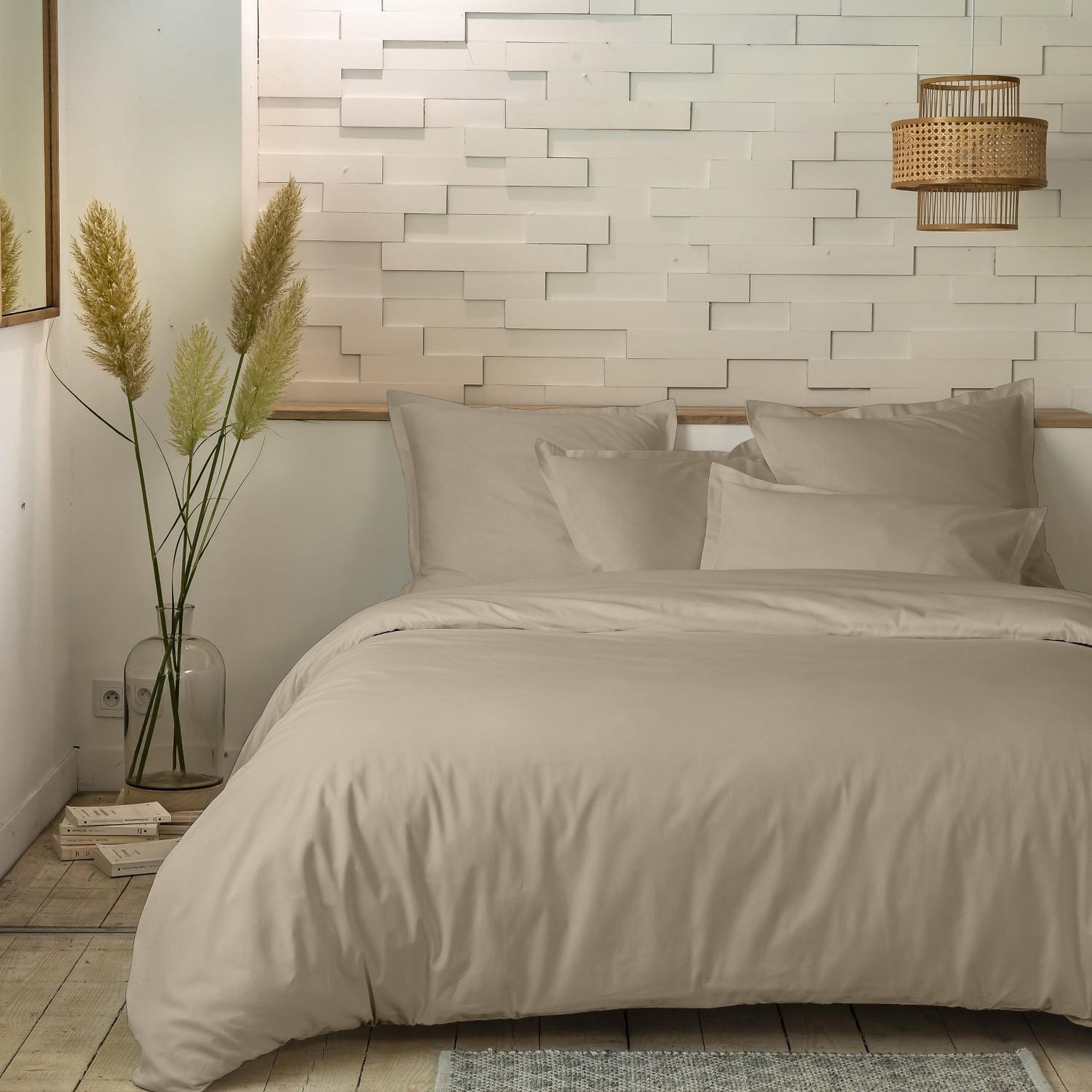 Home collection Parure de couette 100%percale de coton 80 fils/cm2-uni lin. Coloris disponibles : Vert, Beige, Blanc, Orange, Noir, Rouge, Bleu, Gris
