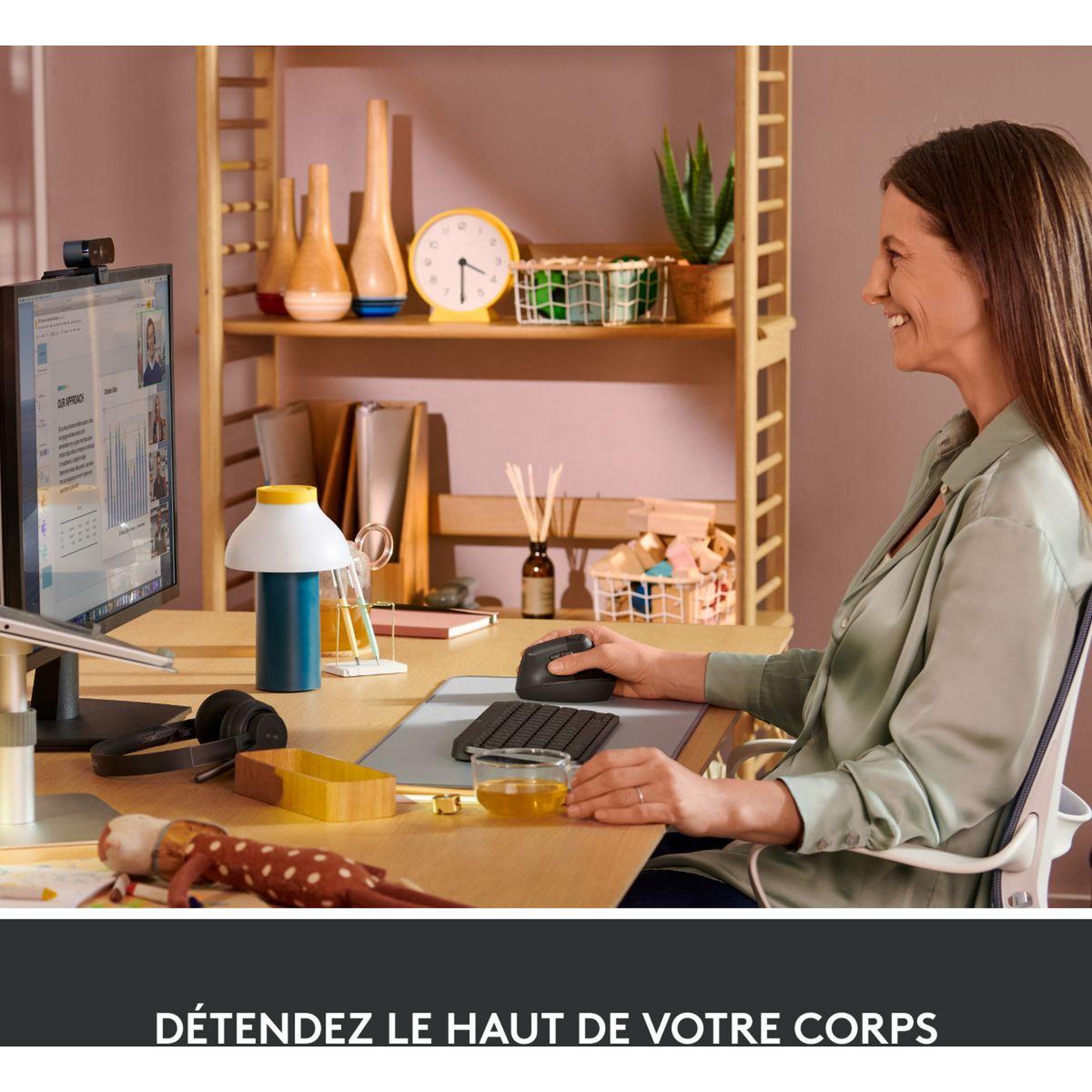 Voir la diapositive 4 : Logitech Souris sans fil Lift Ergonomique Silencieuse Graphite
