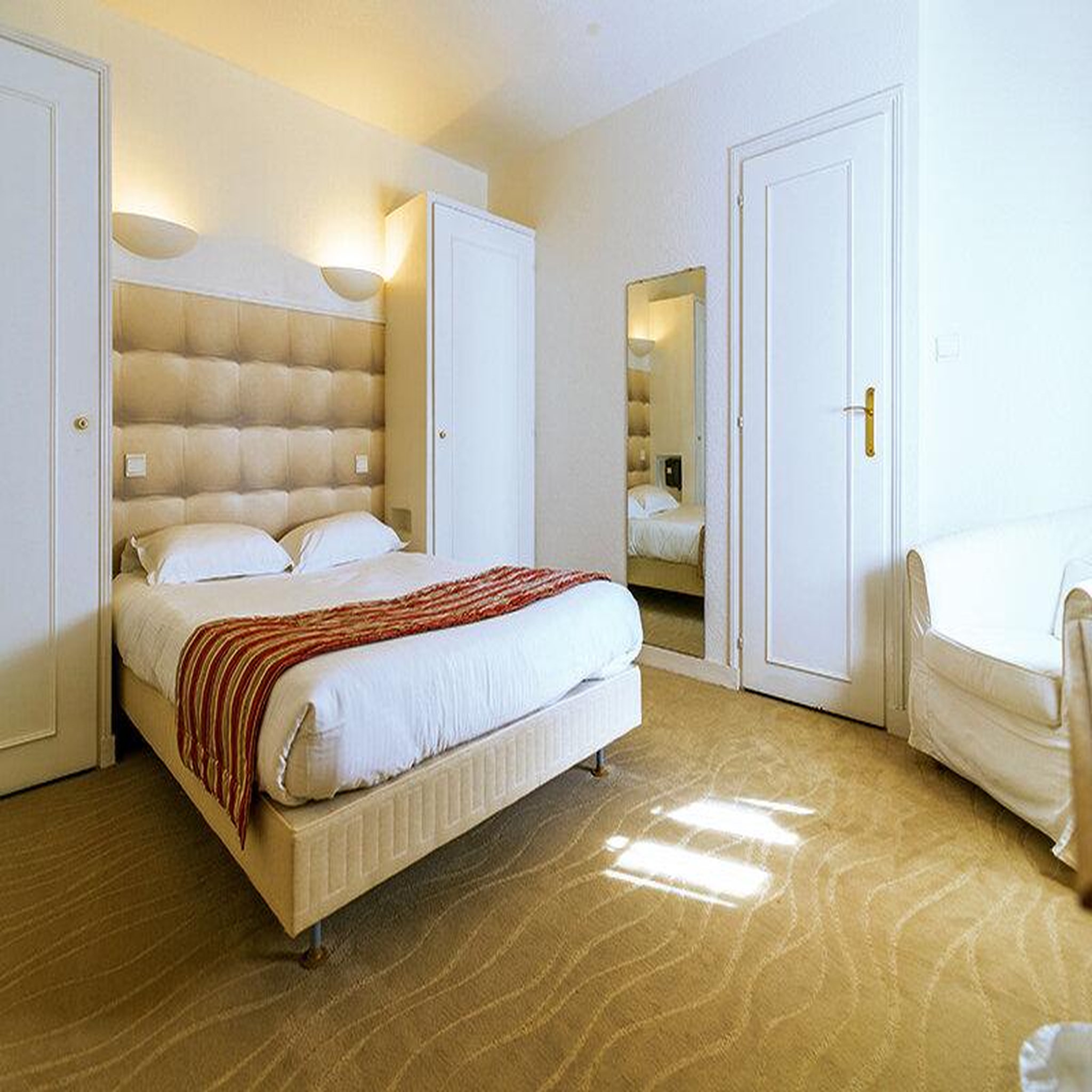 Voir la diapositive 2 : Smartbox Séjour enchanteur de 3 jours dans un château près de poitiers - coffret cadeau séjour