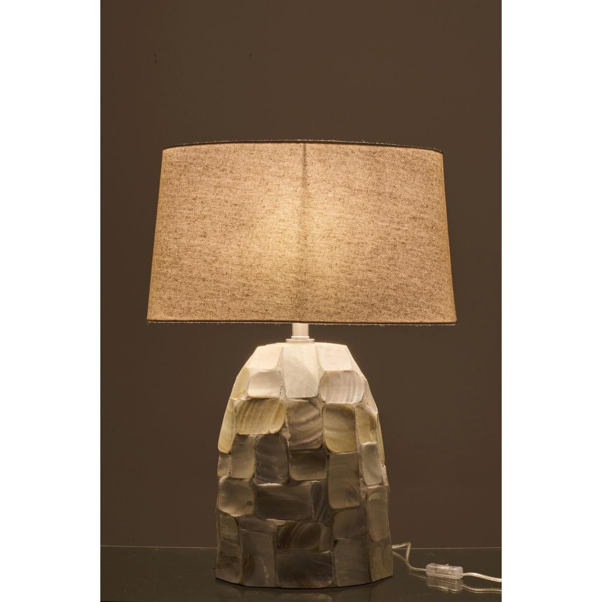 Voir la diapositive 3 : J-LINE Lampe à poser coquillage  effet perlé  67cm blanc cassé