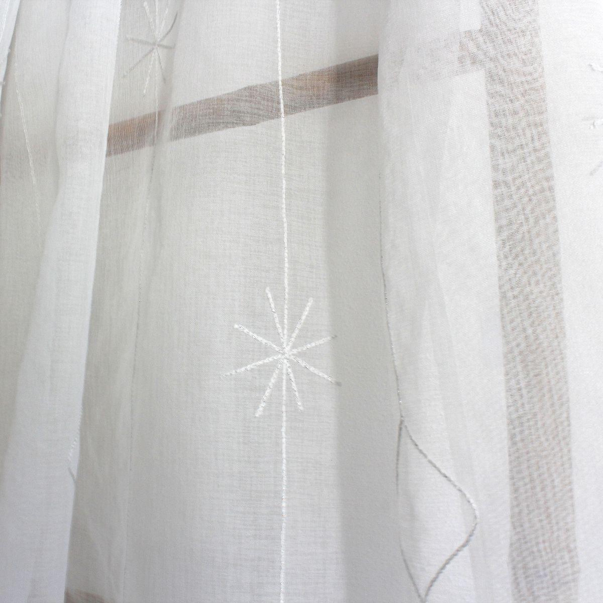 Voir la diapositive 3 : ENJOY HOME Rideau voilage brodé  noël  140x240cm blanc & argent