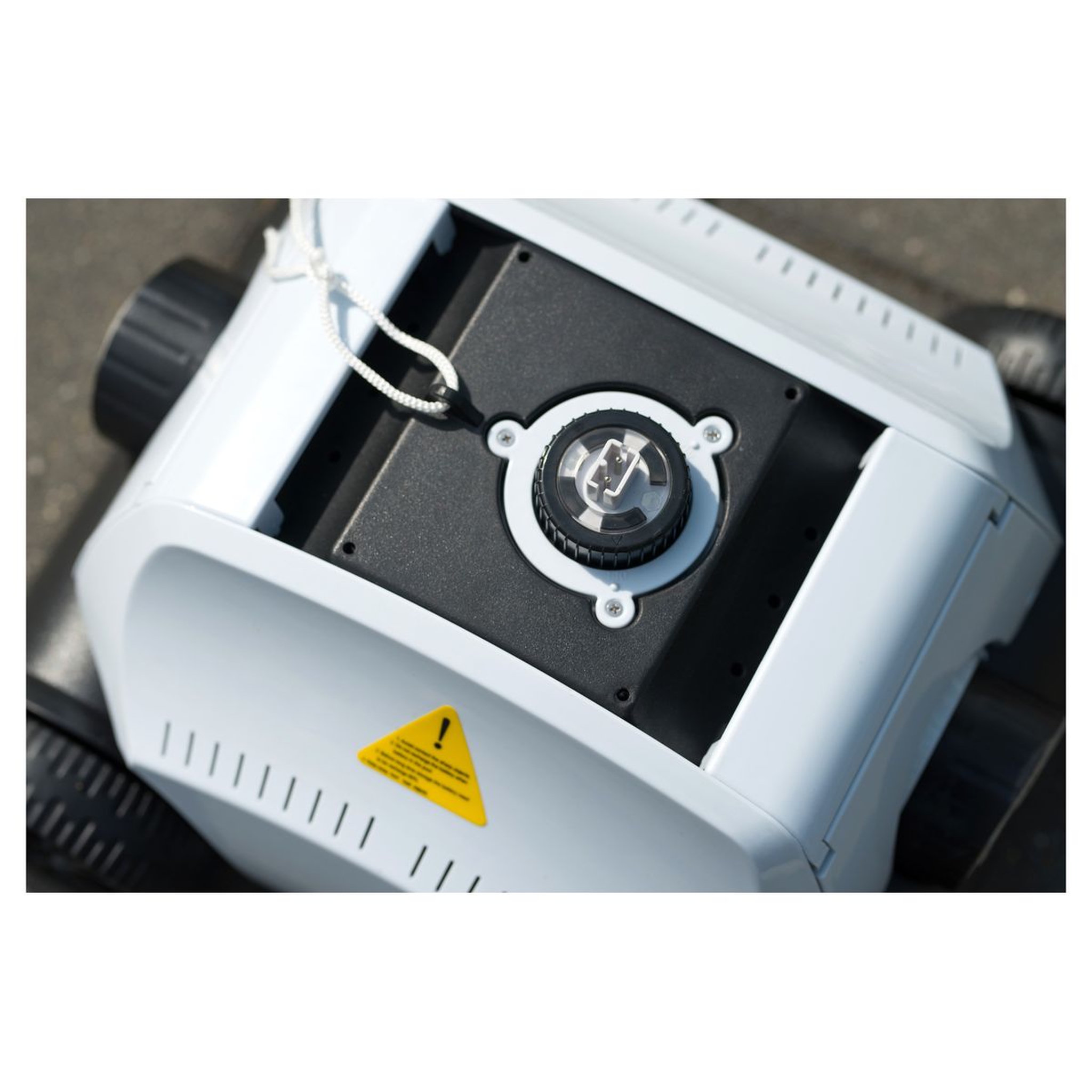 Voir la diapositive 5 : UBBINK Robot aspirateur piscine électrique -  50m² max - ROBOTCLEAN ACCU POOL