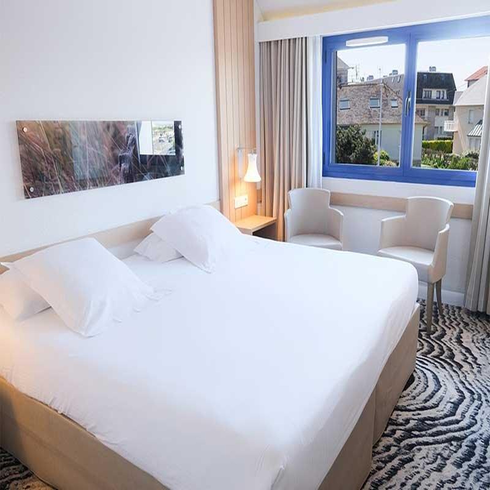 Voir la diapositive 2 : Smartbox Thalazur ouistreham 4 étoiles : 1 nuit avec accès spa marin et soin - coffret cadeau séjour