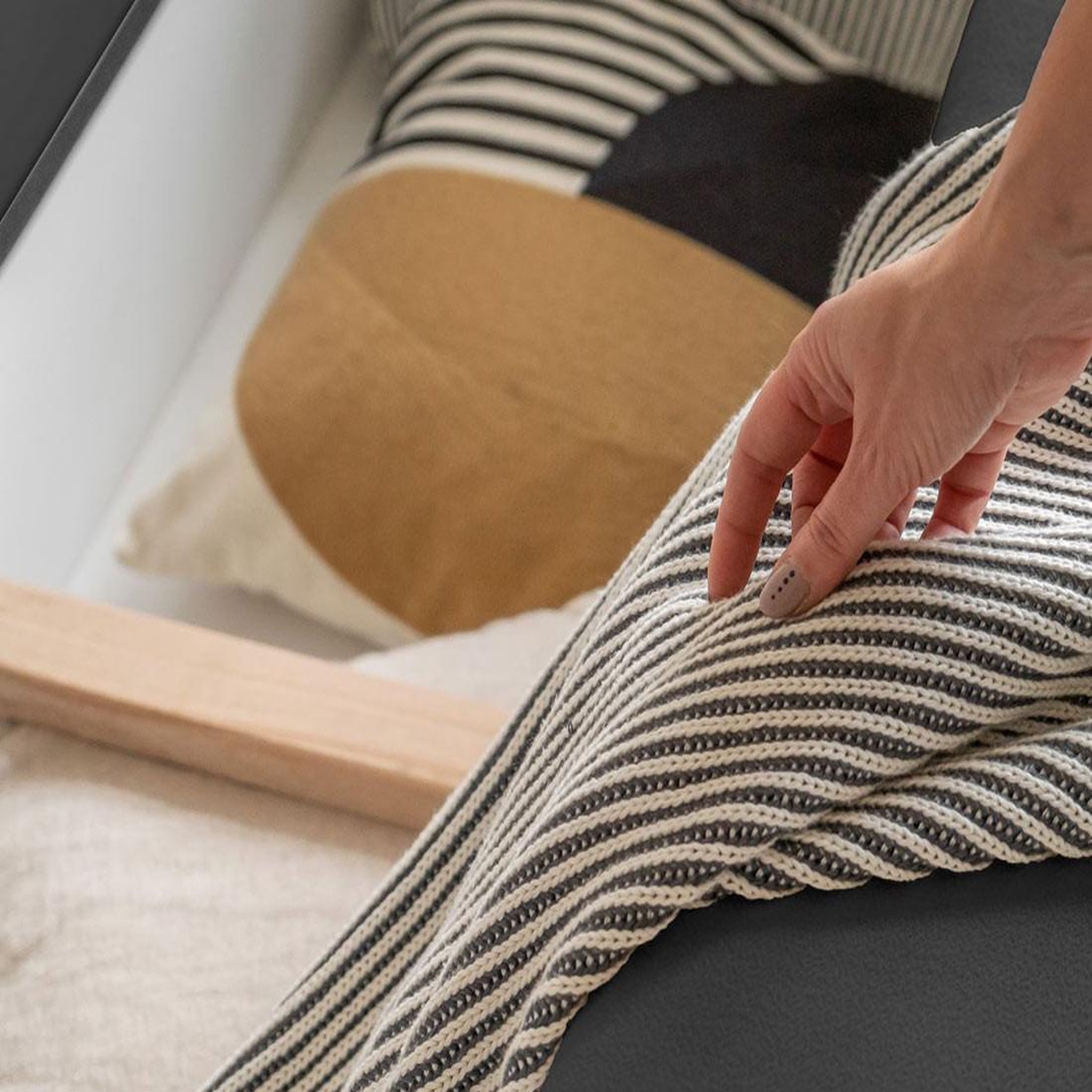Voir la diapositive 5 : BEST MOBILIER Wilson - canapé droit 3 places convertible avec coffre en tissu et tissu texturé