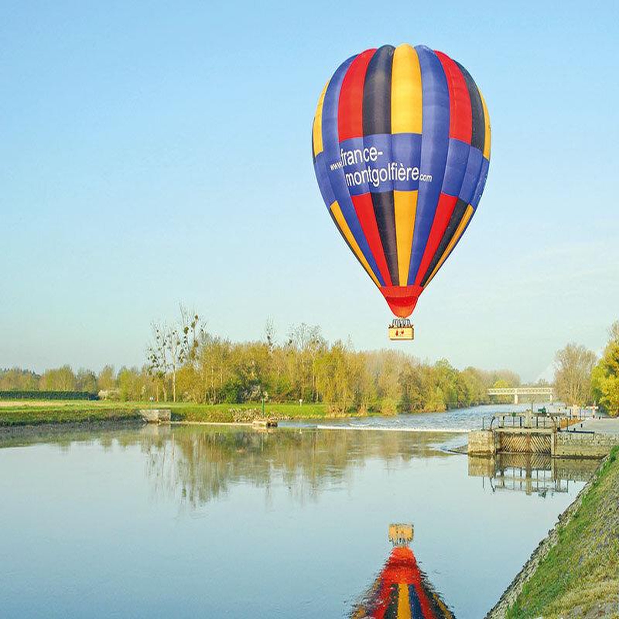 Voir la diapositive 2 : Smartbox Vol en montgolfière à chenonceaux en semaine - coffret cadeau sport & aventure