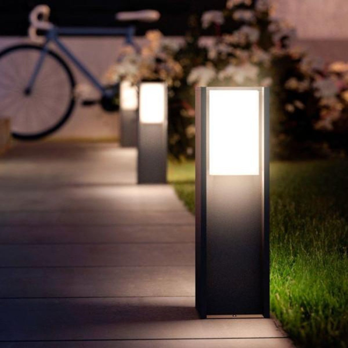 PHILIPS HUE Borne lumineuse basse - PHILIPS HUE - Turaco - Gris anthracite - IP44 - Lumiere blanche et colorée - 1100 lumens