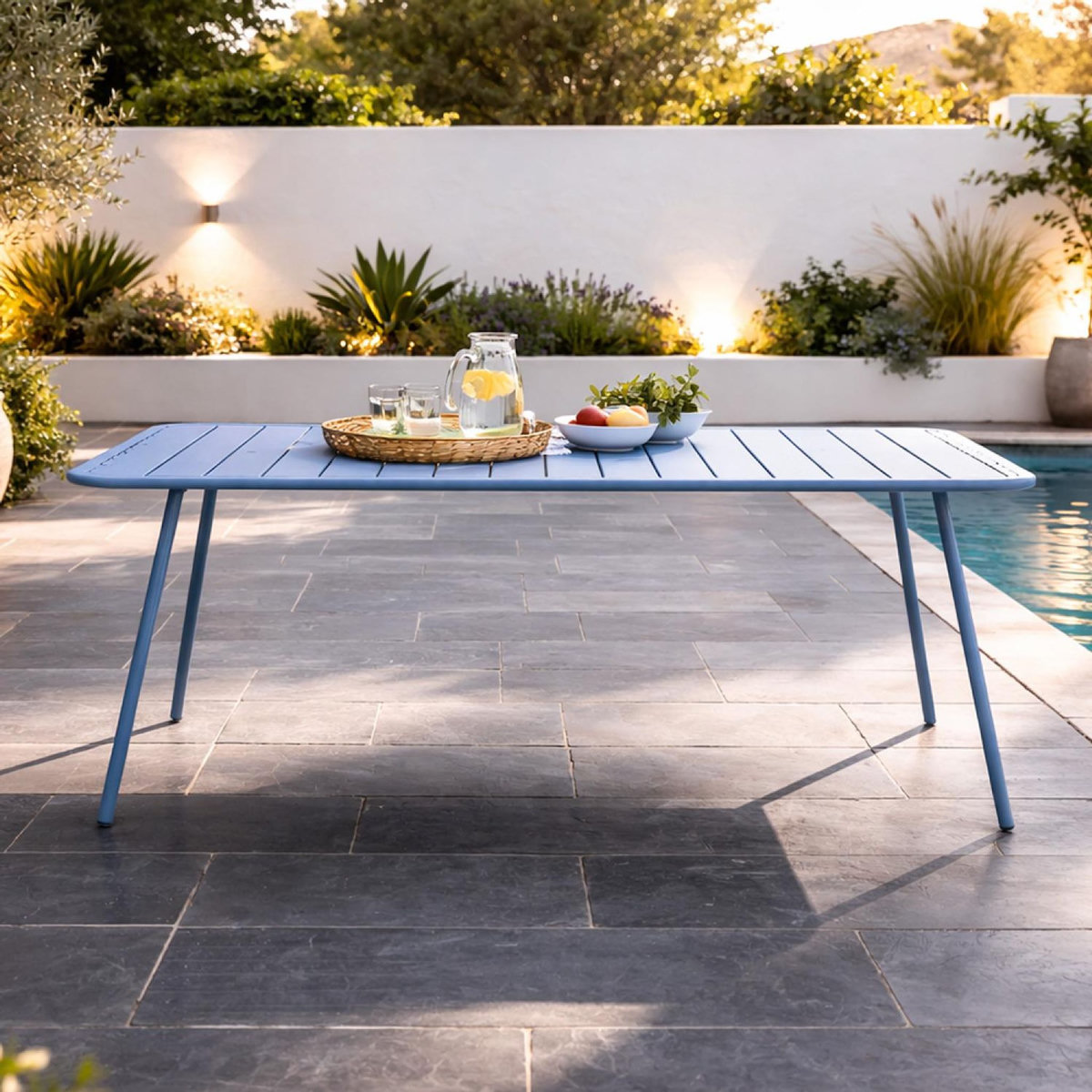 CONCEPT USINE Table de jardin 6 places 160cm bleu BERGAME