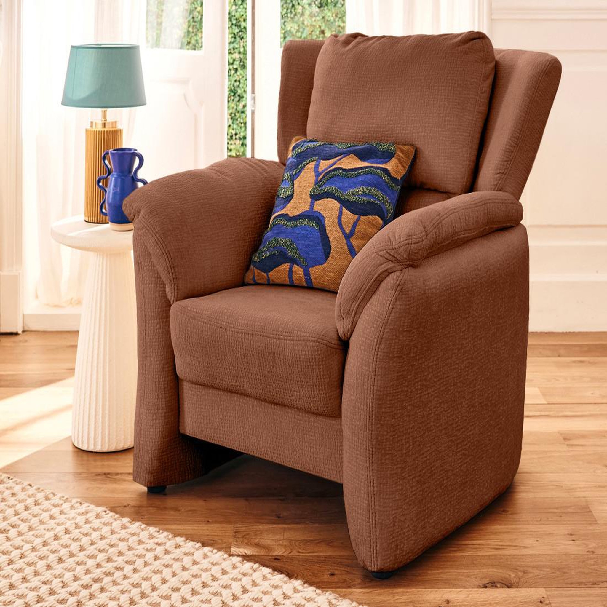 Voir la diapositive 1 : LISA DESIGN Bastille - fauteuil en tissu velours relief