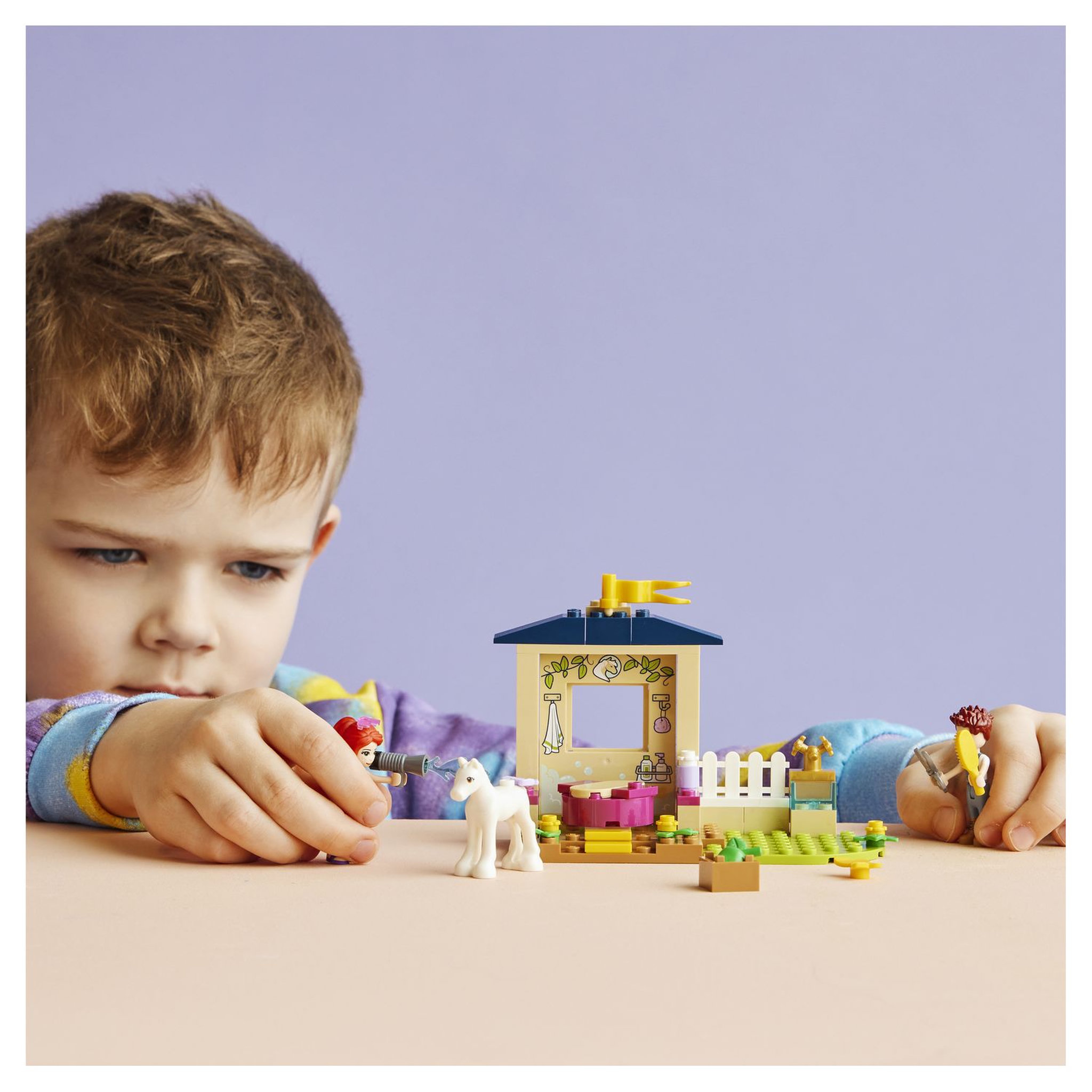 Voir la diapositive 8 : LEGO Friends 41696 Écuries de toilettage du poney,  Jouet avec Cheval pour Enfants de 4 Ans et Plus, Inclut avec Animaux de la Ferme