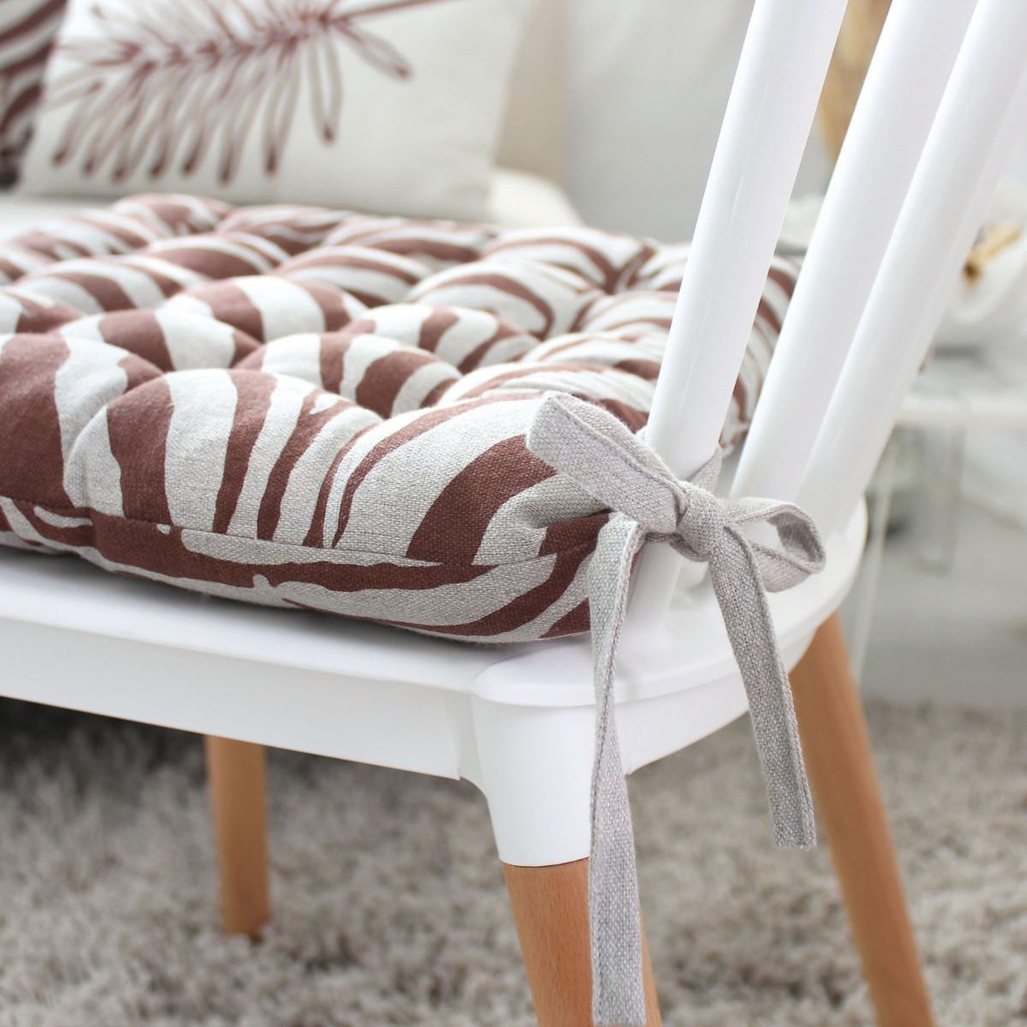 Voir la diapositive 2 : ENJOY HOME Galette de Chaise Imprimé  Kasane  38x38cm Lin & Marron