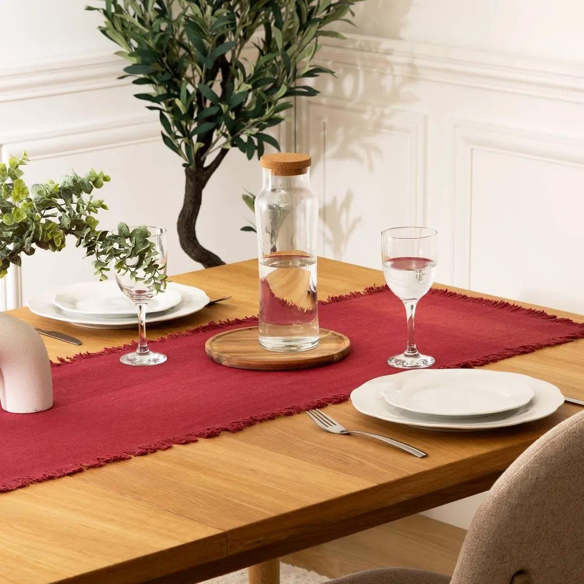 Voir la diapositive 4 : SECRET DE GOURMET Chemin de table  maha  38x140cm rouge grenat