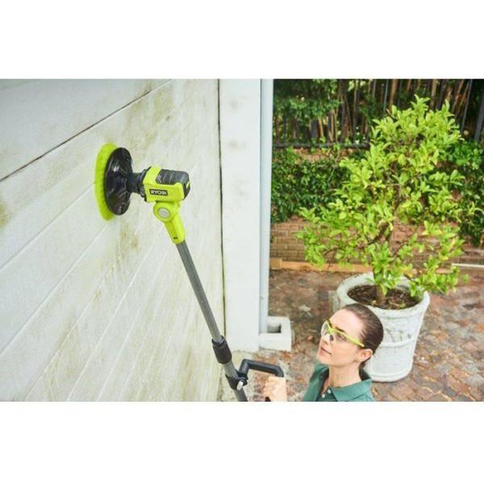Voir la diapositive 2 : Ryobi RYOBI Brosse télescopique 18V ONE+ nettoyage multisurface - batterie 2Ah + chargeur - R18TPS-120G
