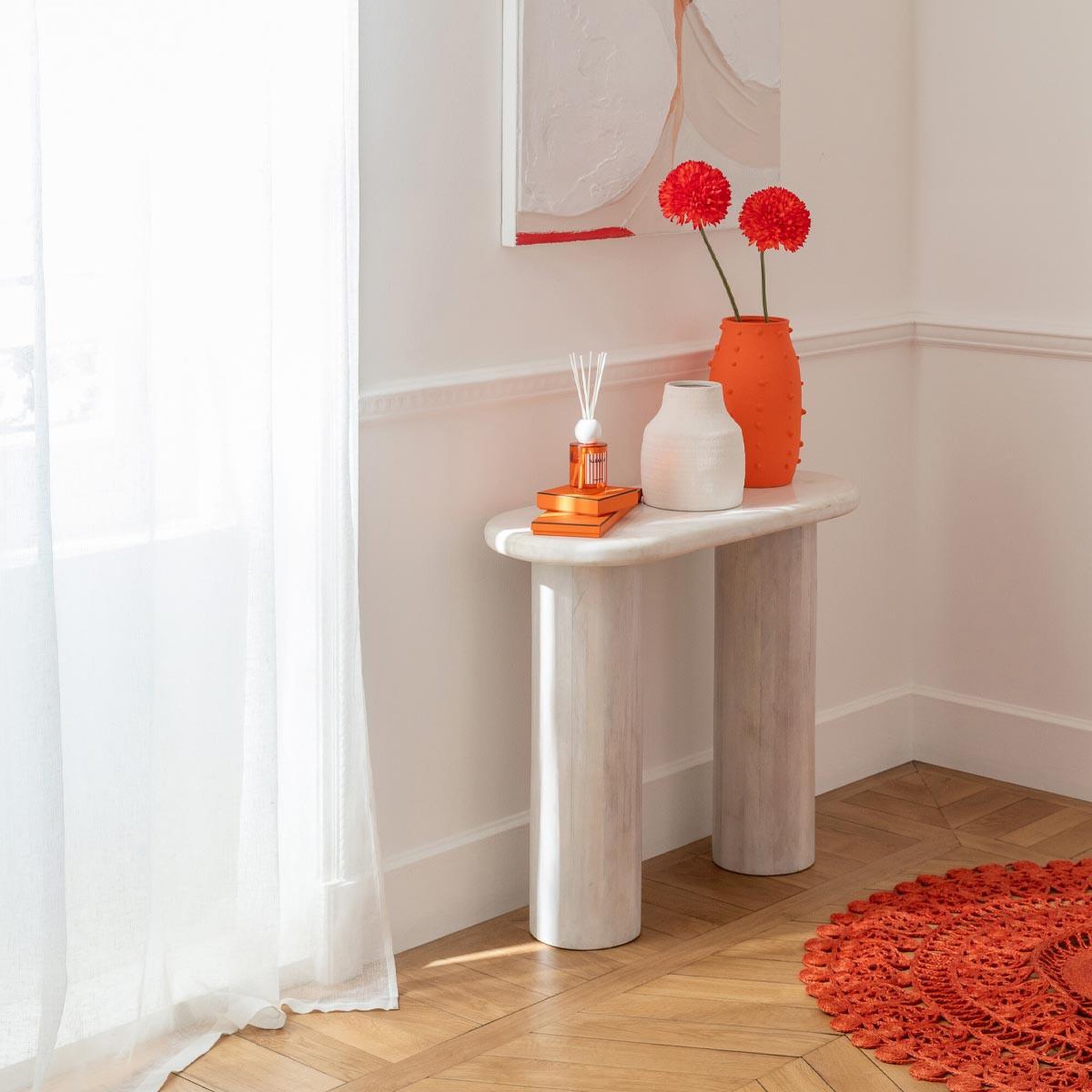 Voir la diapositive 5 : J-LINE Console ovale en marbre  noor  91cm blanc cassé