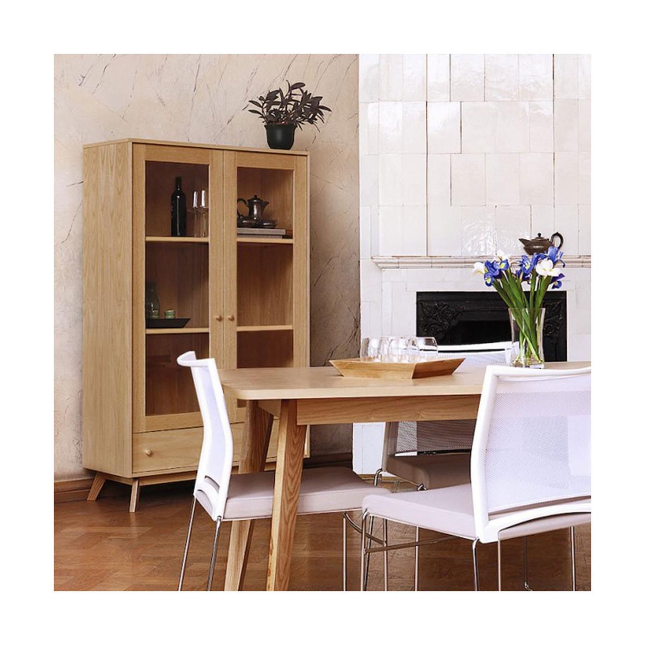 Voir la diapositive 2 : Paris Prix Vitrine design en bois  kensal  170cm chêne