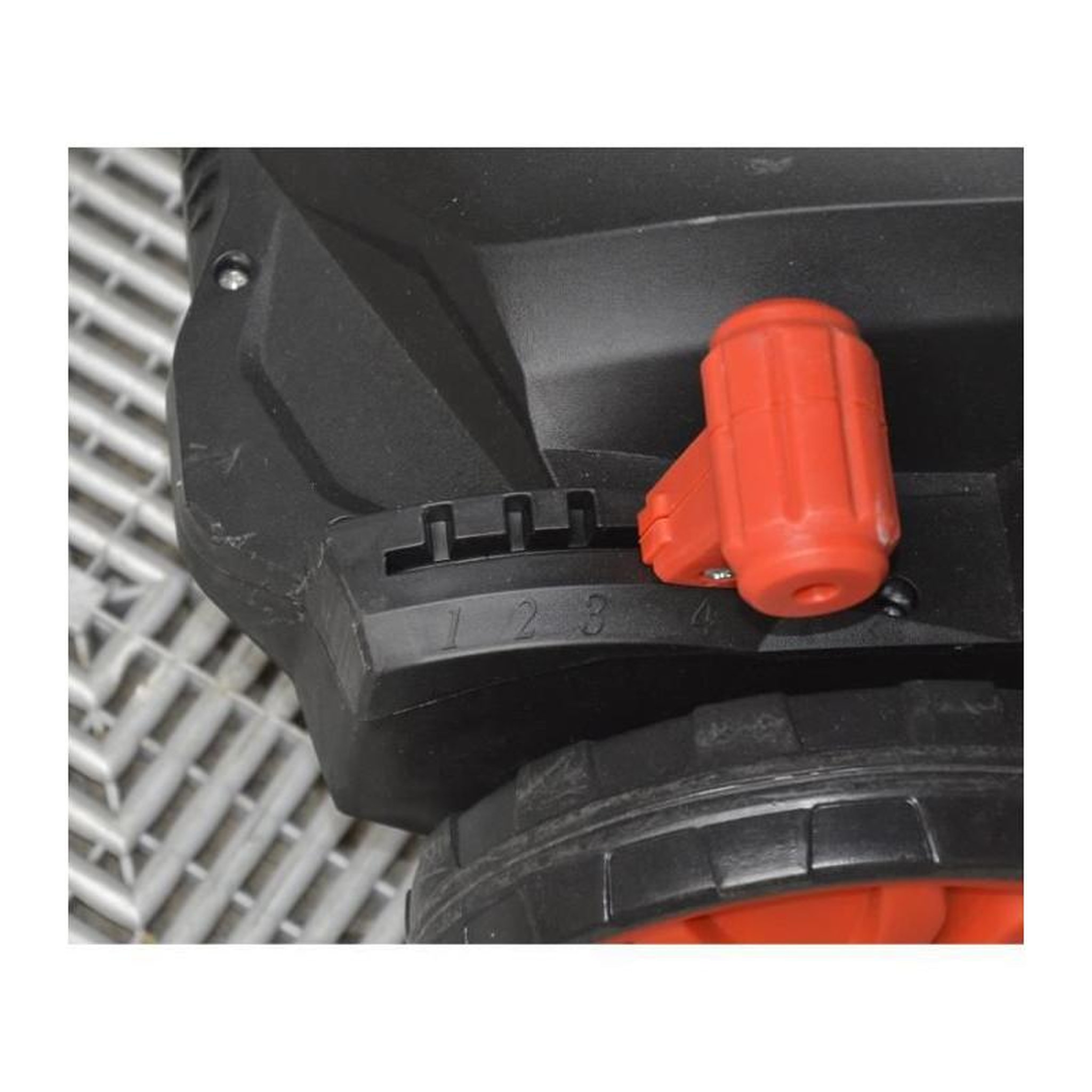 Voir la diapositive 2 : ELEM TECHNIC ELEM GARDEN Scarificateur - Emmousseur electrique 1500 W