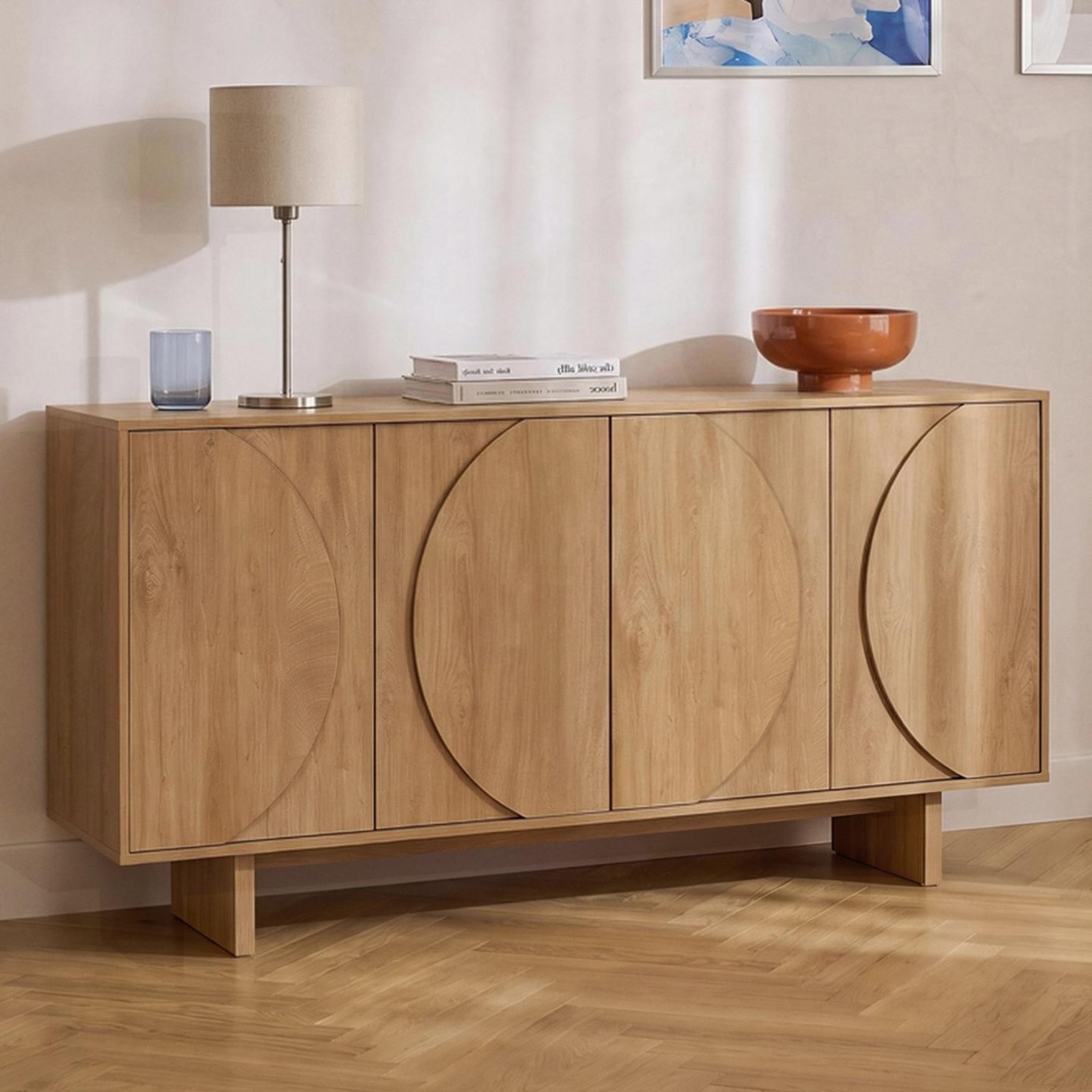 Voir la diapositive 2 : ID MARKET Buffet 160 cm ARVIN 4 portes avec reliefs arrondis bois clair