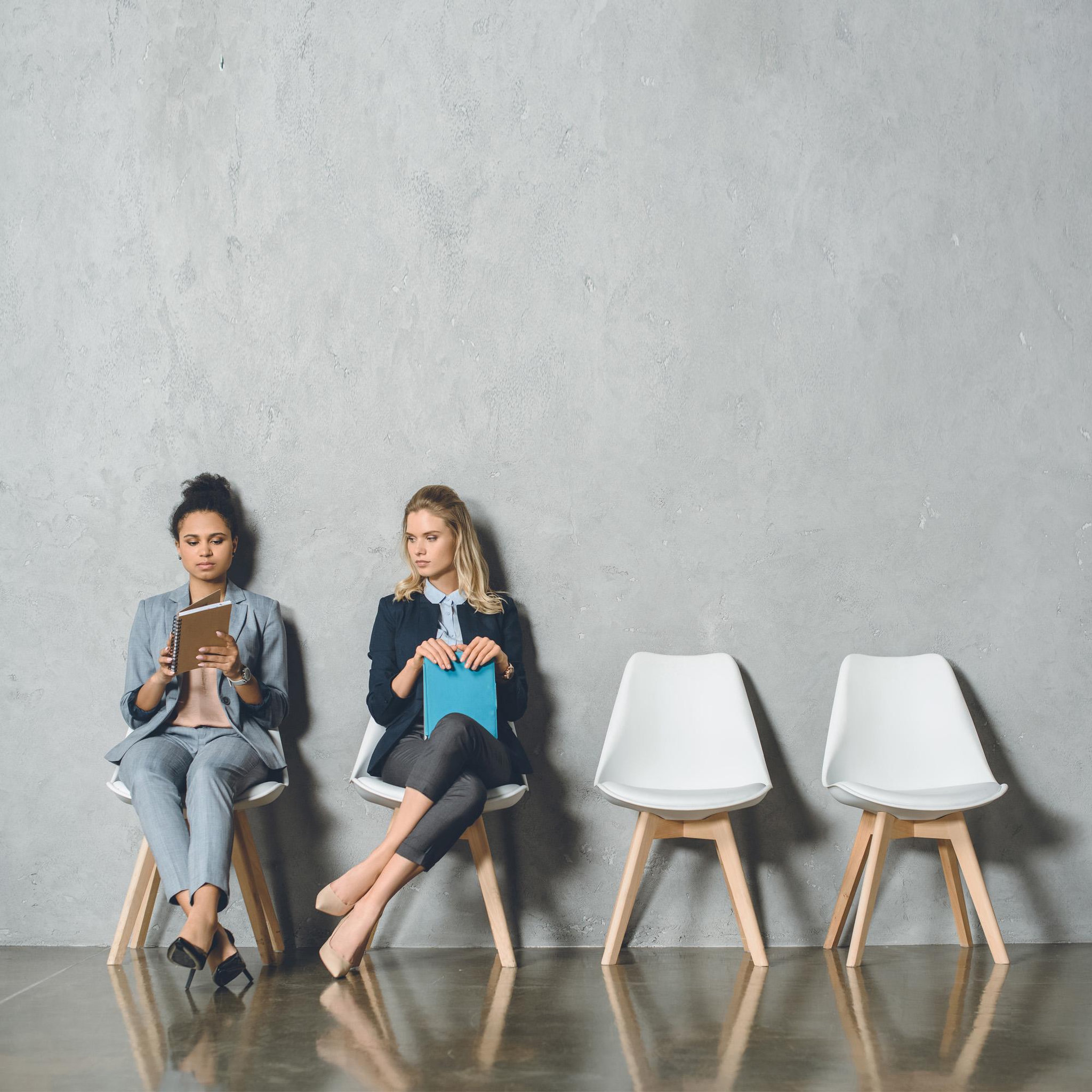Voir la diapositive 5 : VS VENTA-STOCK Lot de 2 Chaises Klara Blanc tapissées en Cuir synthétique avec Pieds Bois