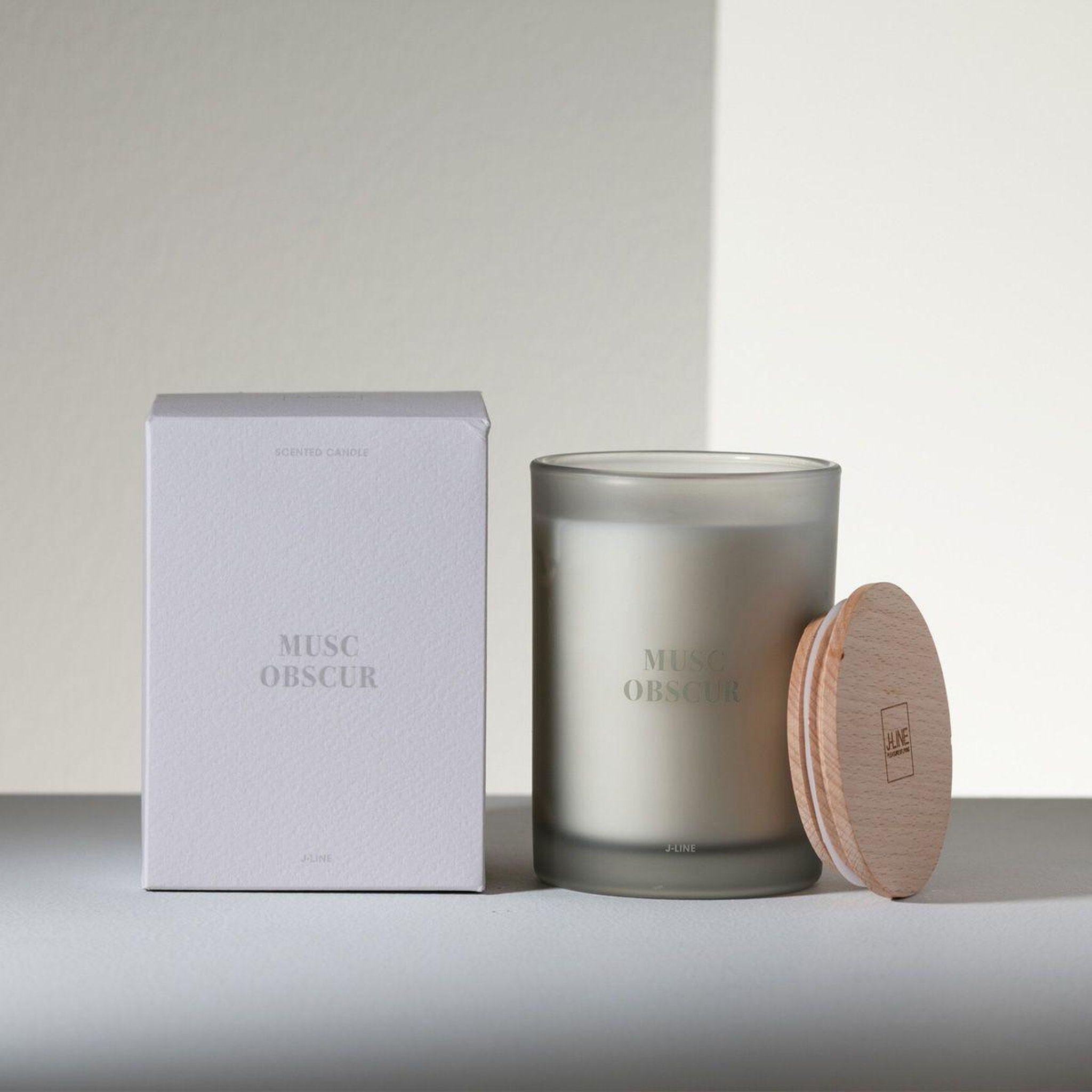 Voir la diapositive 5 : J-LINE Bougie parfumée  accords essentiels  12cm musc obscur