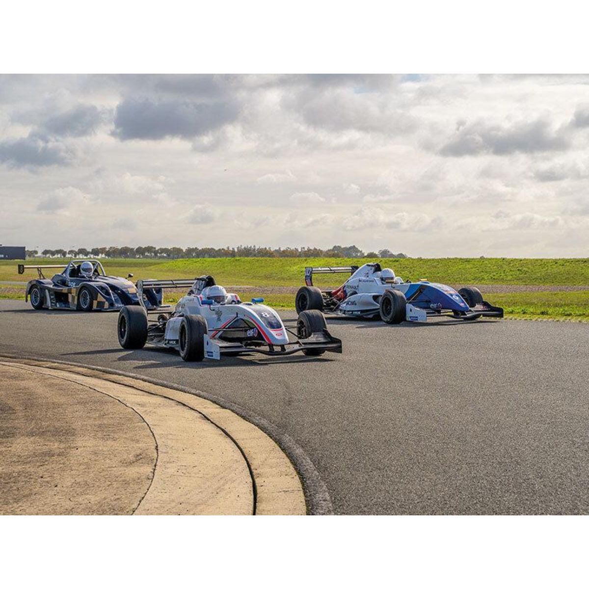 Smartbox Stage de pilotage : 5 tours de circuit en Formule Renault ou en Proto Funyo - Coffret Cadeau Sport & Aventure